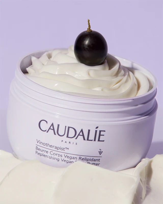 Caudalie Vinotherapist atjaunojošais vegāniskais ķermeņa sviests Intensīvi mitrinošs ķermeņa sviests sausai un ļoti sausai ādai.