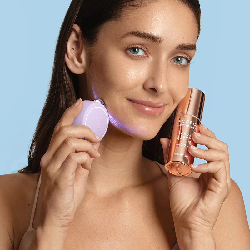 FOREO BEAR™ 2 go Mikrostrom-Gesichtsstraffungsgerät
