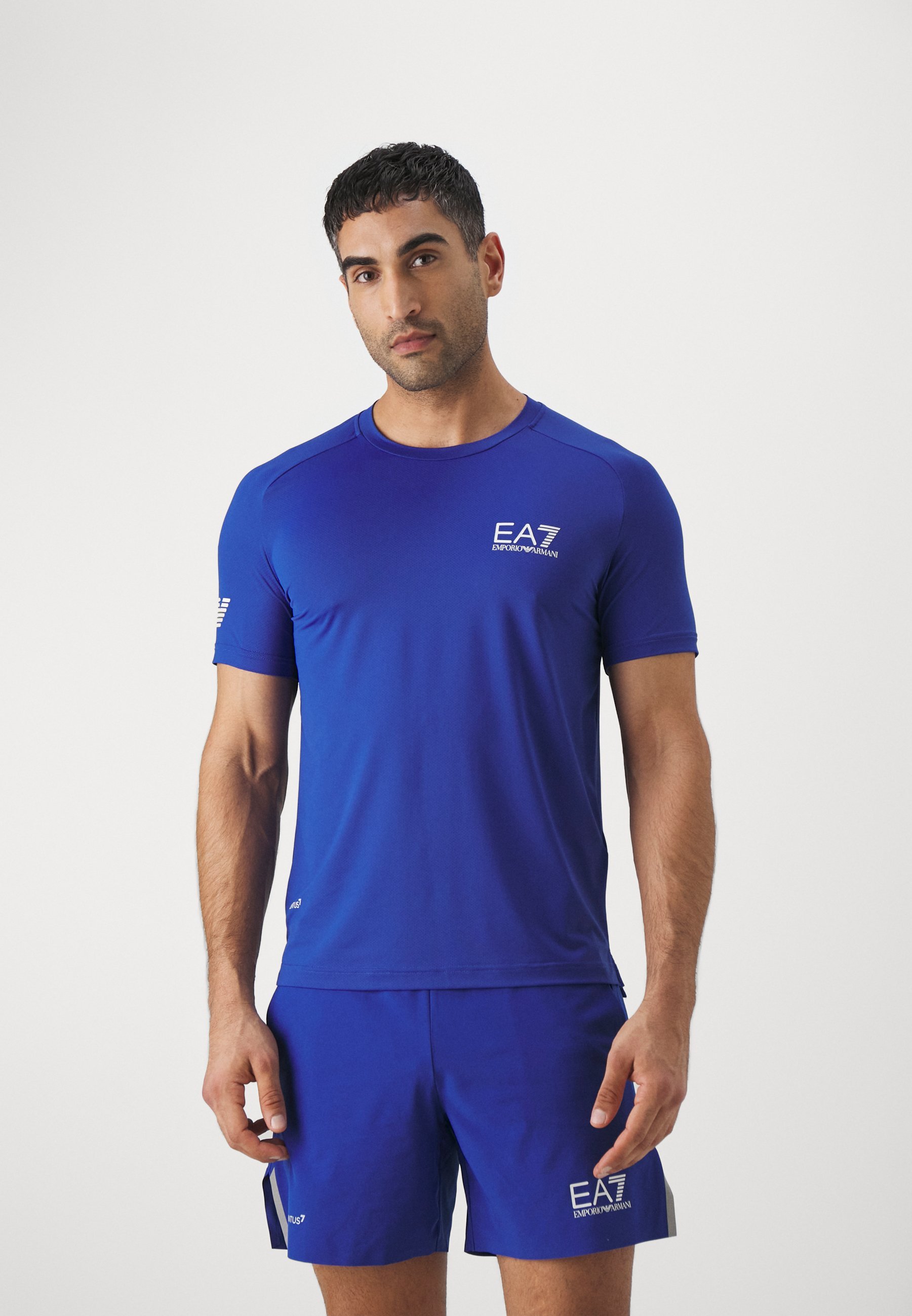 EA7 Emporio Armani sport T-shirt - bekijk het internet