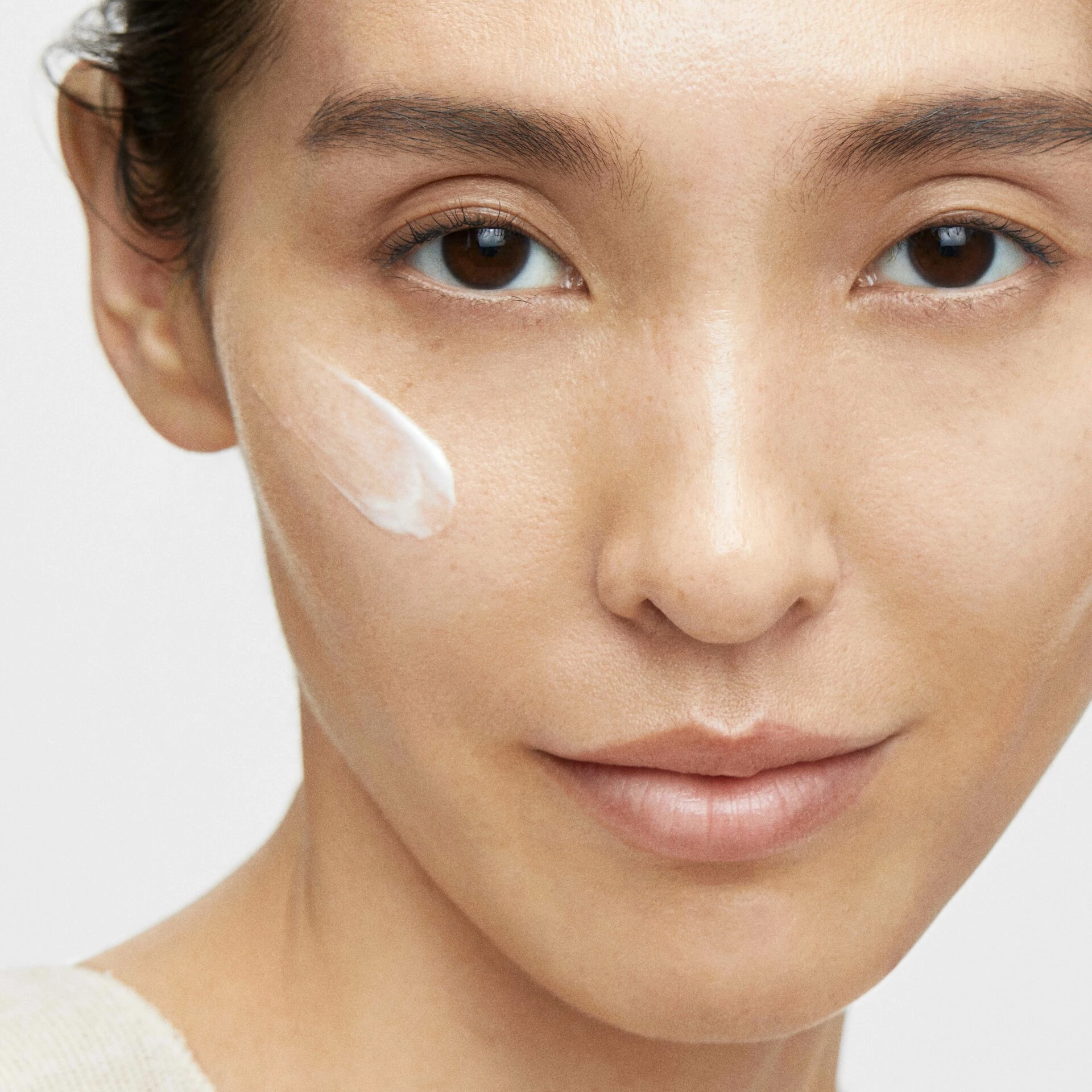 Vital Perfection krema za podizanje i učvršćivanje kože oko očiju 15 ml - Shiseido