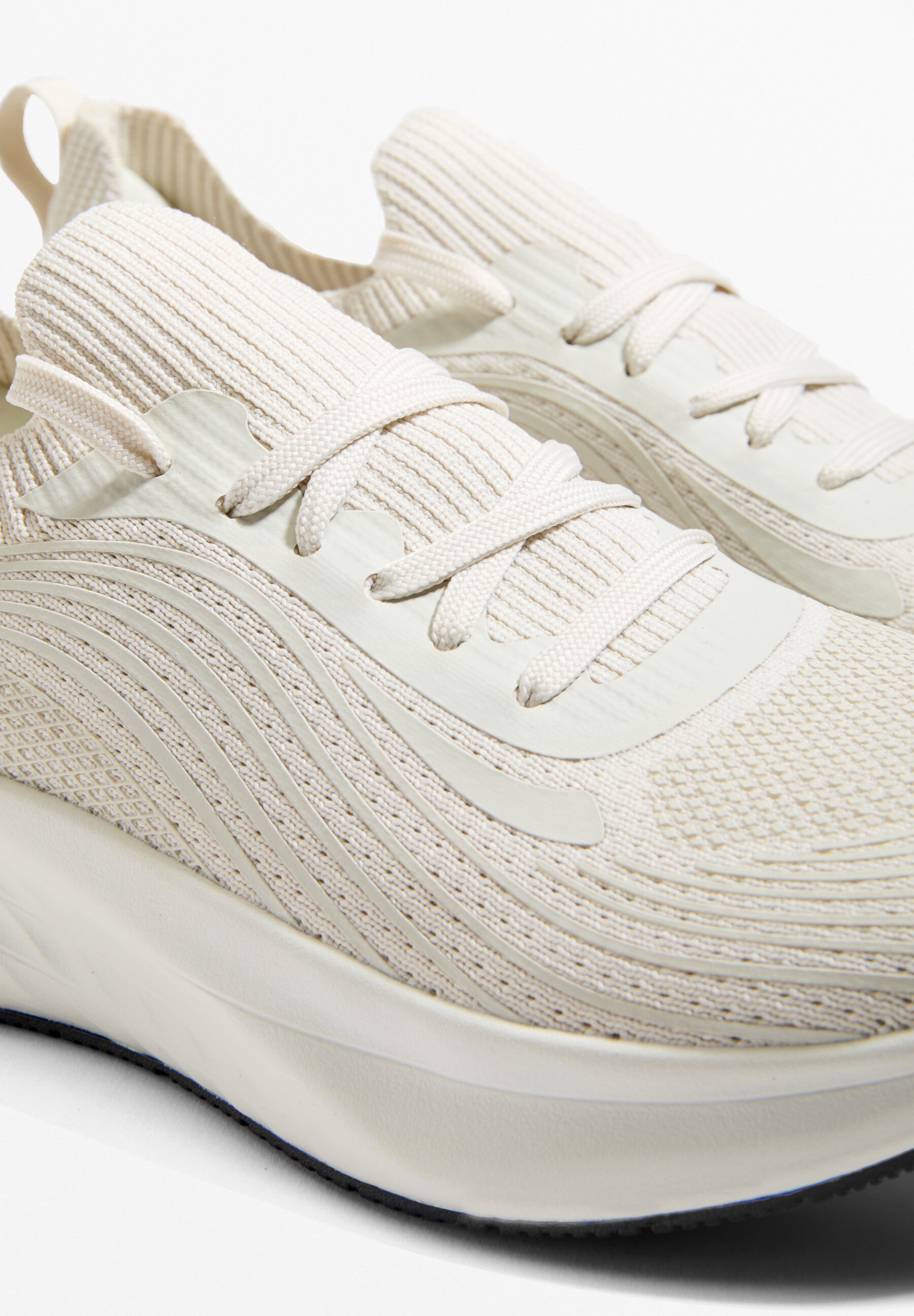 OYSHO U-MOVE - Trailrunningschoenen - wit