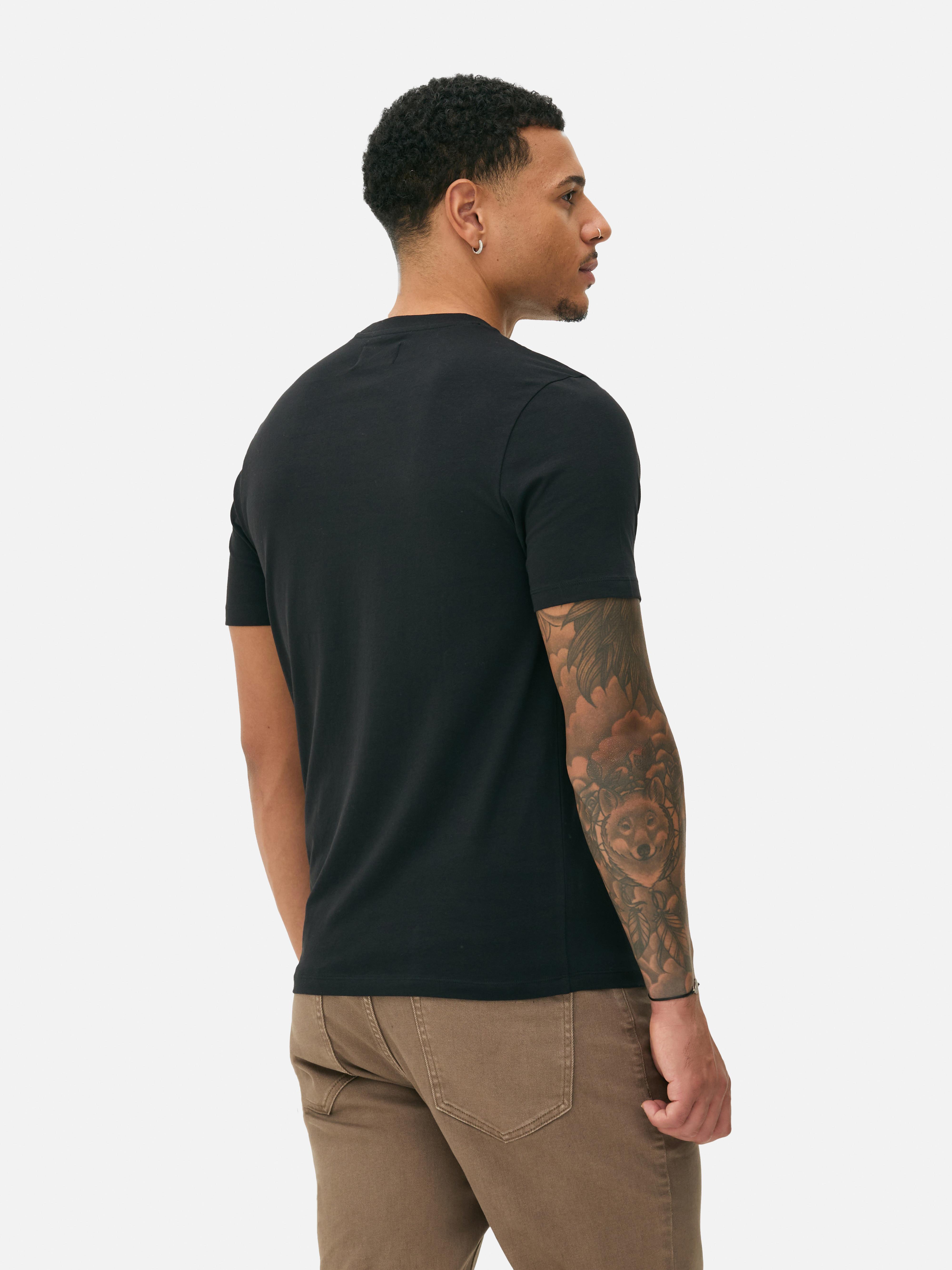 Tricou slim fit Un tricou casual cu guler rotund și croială mulată