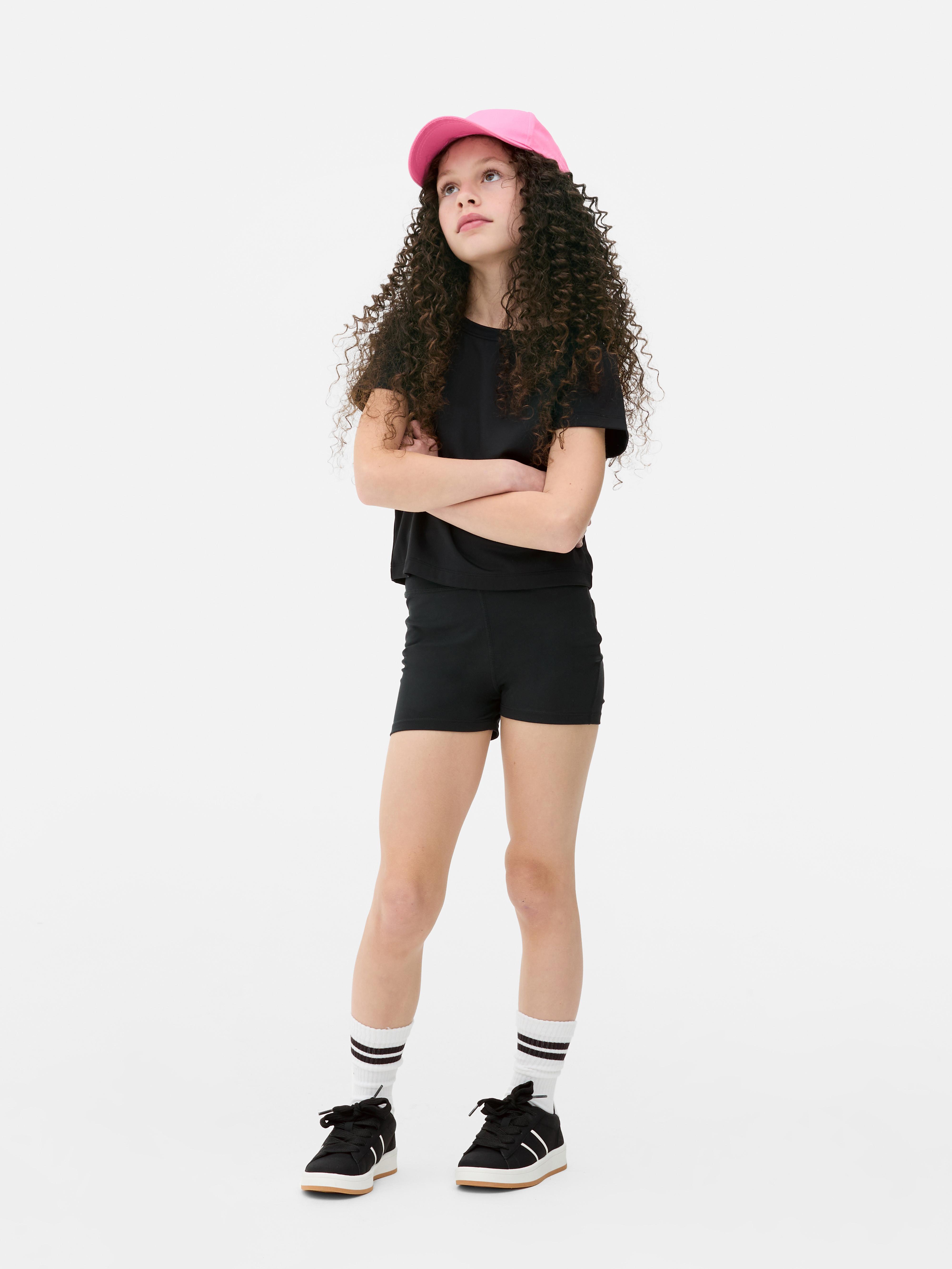 Passendes kurzärmeliges Sporttop. Ein kurzärmeliges Sporttop mit extra Stretch.