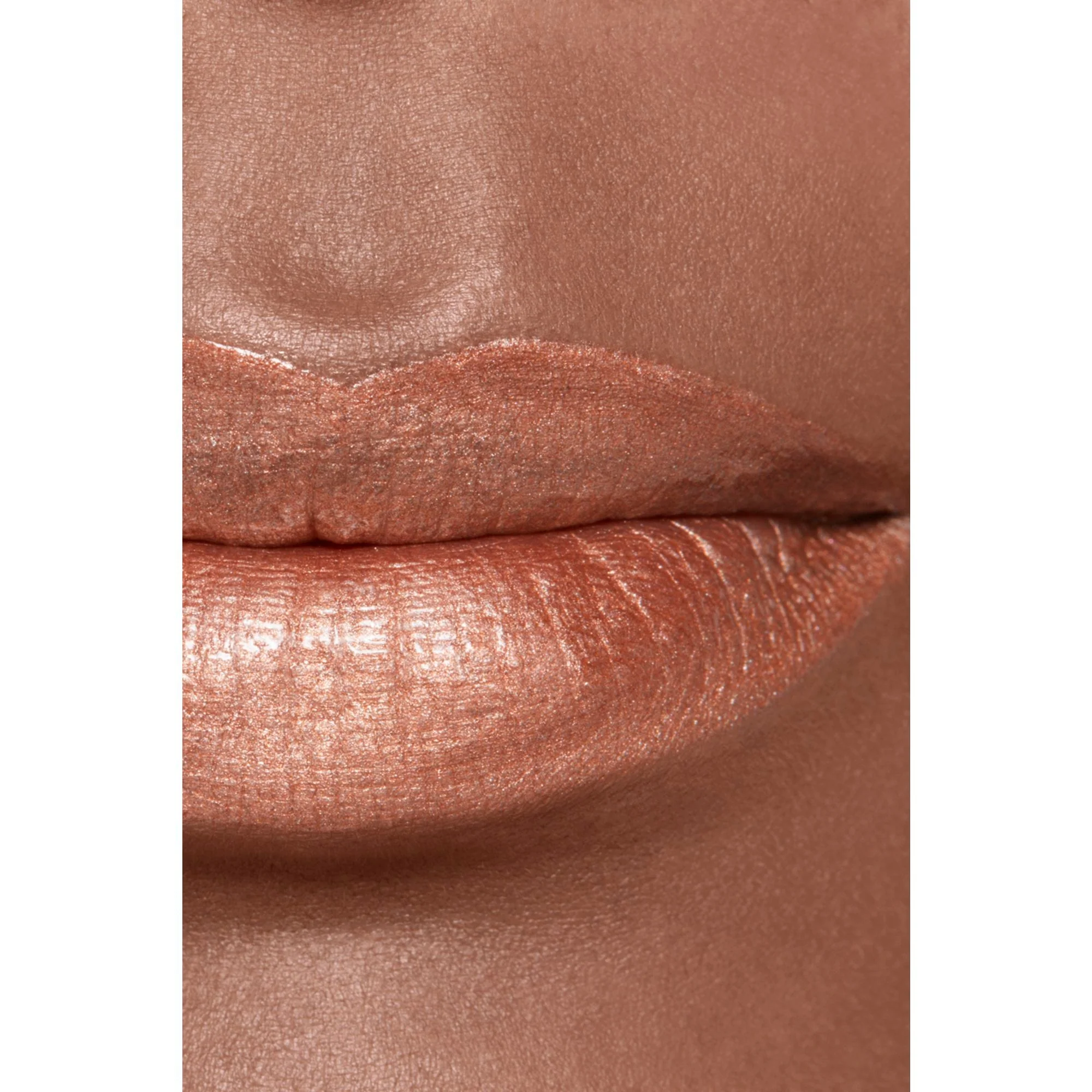 ROUGE ALLURE LAQUE - IL ROSSETTO FLUIDO BRILLANTE TENUTA ESTREMA