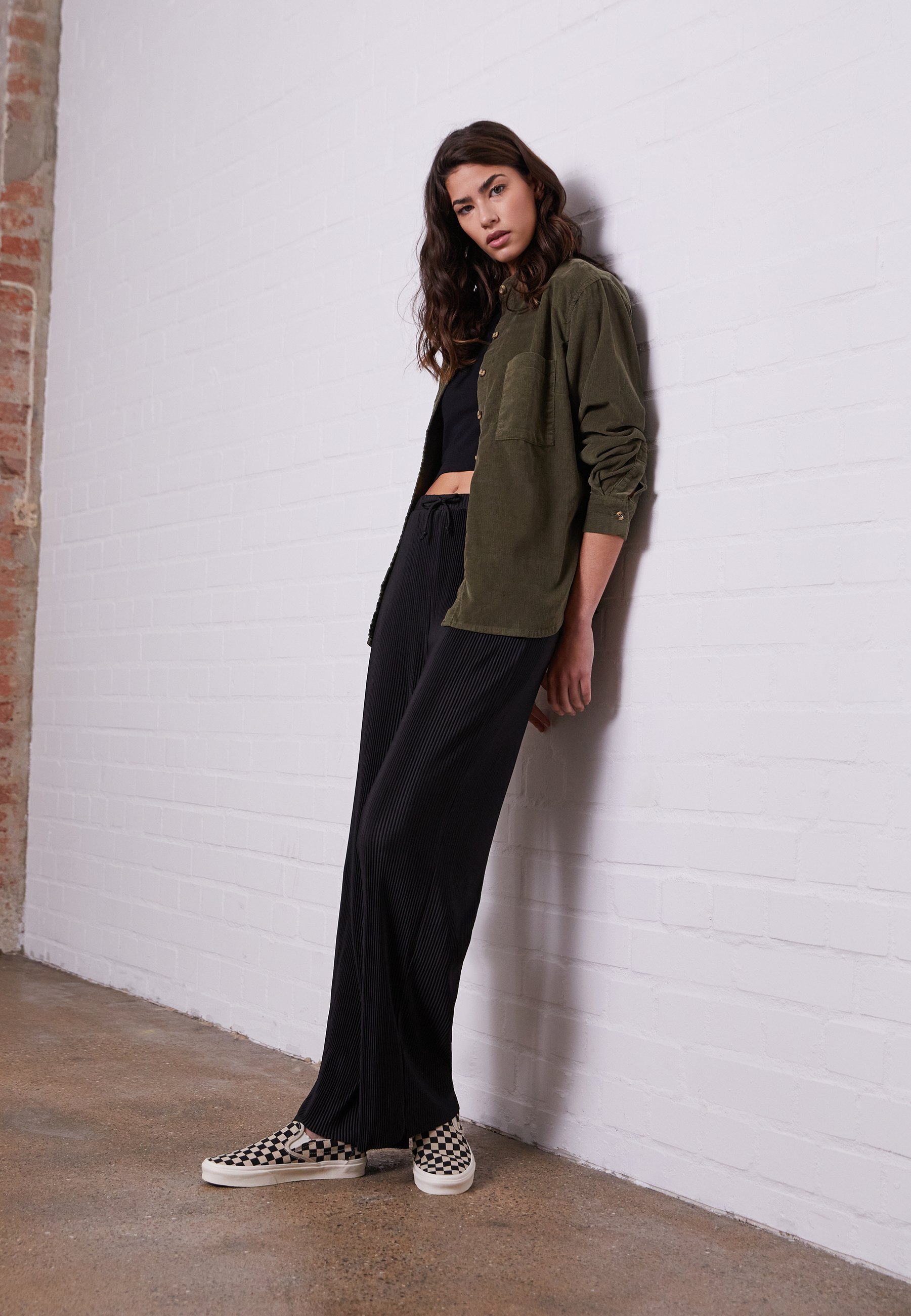 Urban Classics blouse met knoopsluiting - olijfgroen