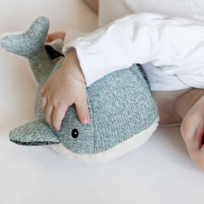 Peluche de Moby la Ballena Verde con Ruido Blanco - FLOW AMSTERDAM