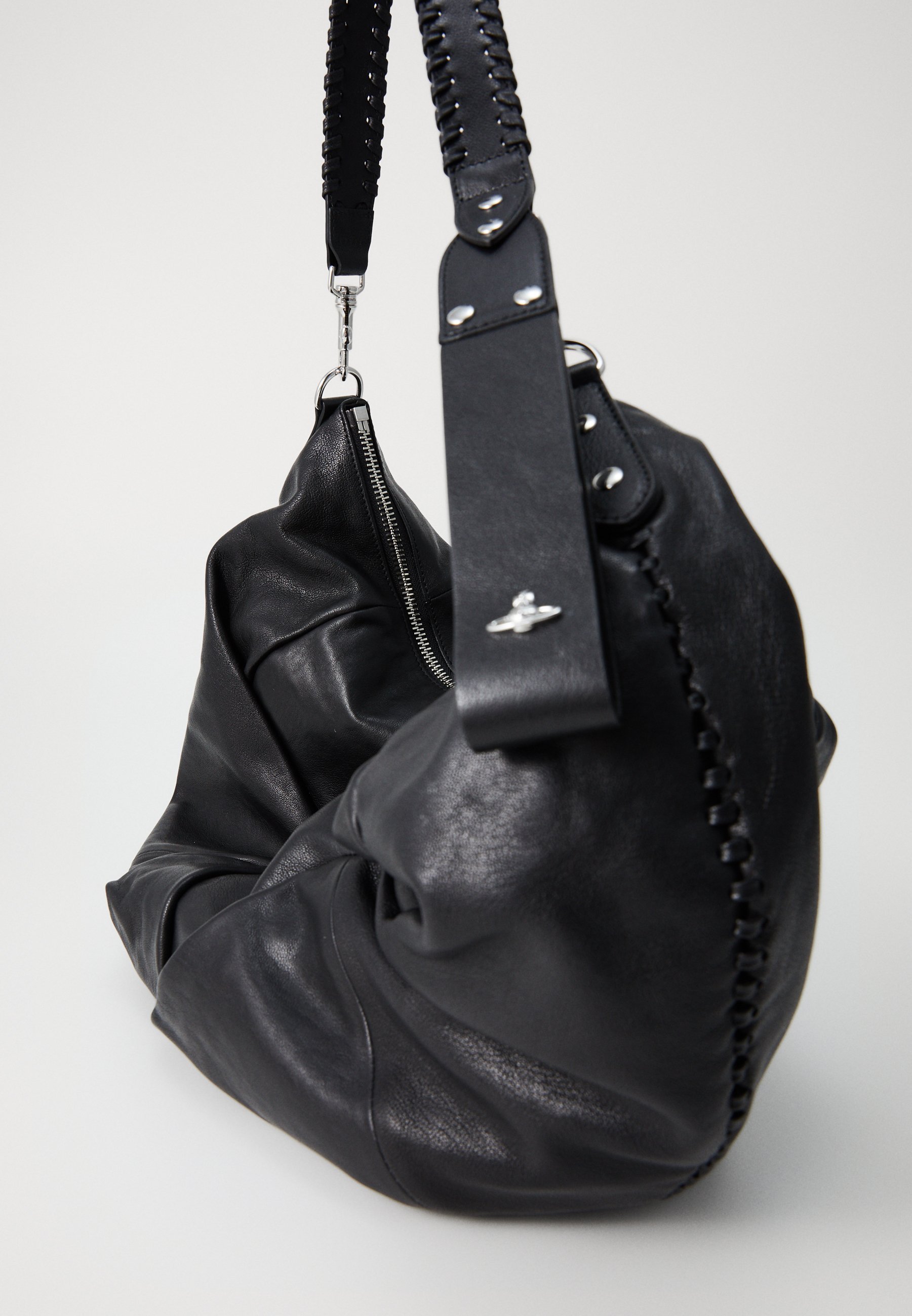 Vivienne Westwood AGNES LARGE SHOU rankinė - juoda