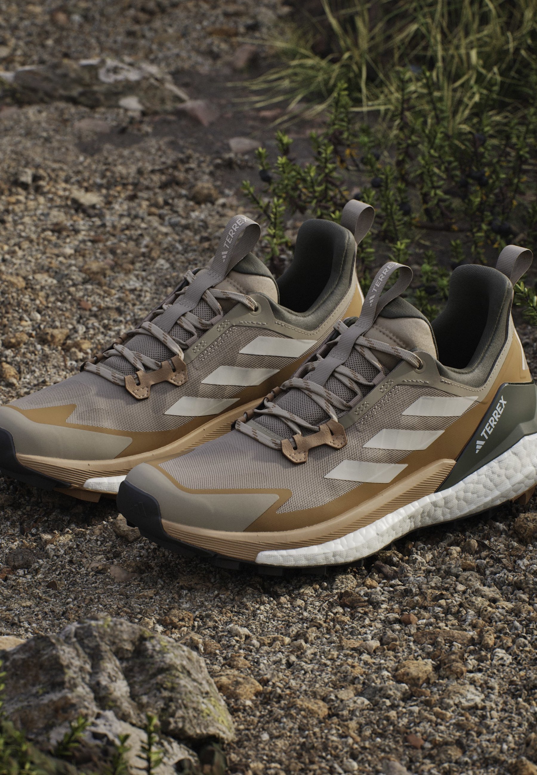 Adidas Terrex FREE LOW - Scarpe da trekking - bianco cargo beige bronzo strati