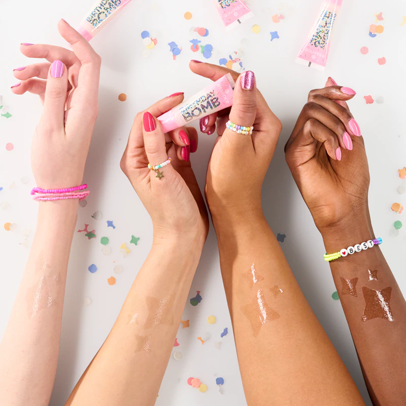 Gloss labial transparente Birthday Bomb da essence para um brilho intenso
