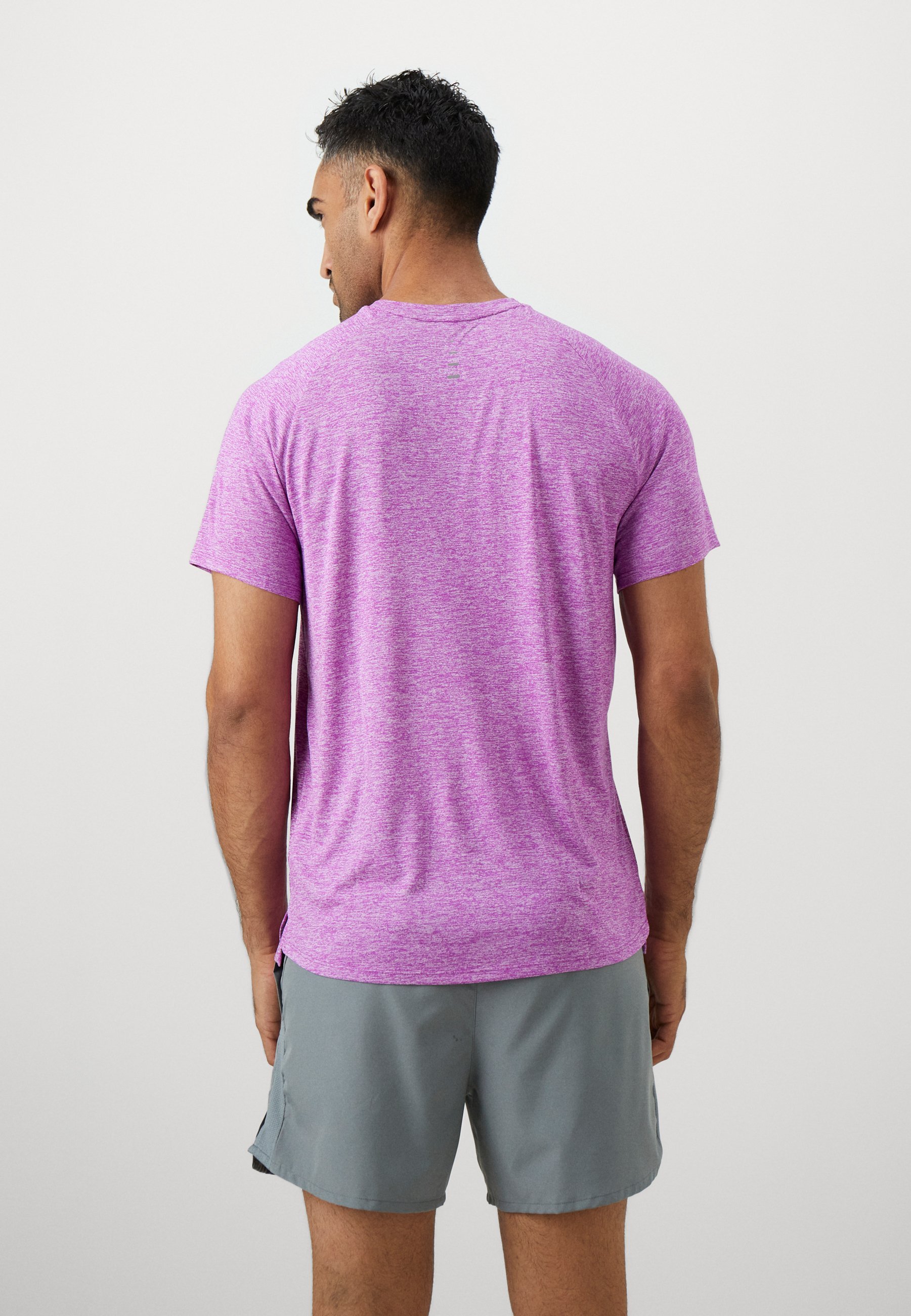 Nike Performance STRIDE TOP - Športna majica - živo vijolična