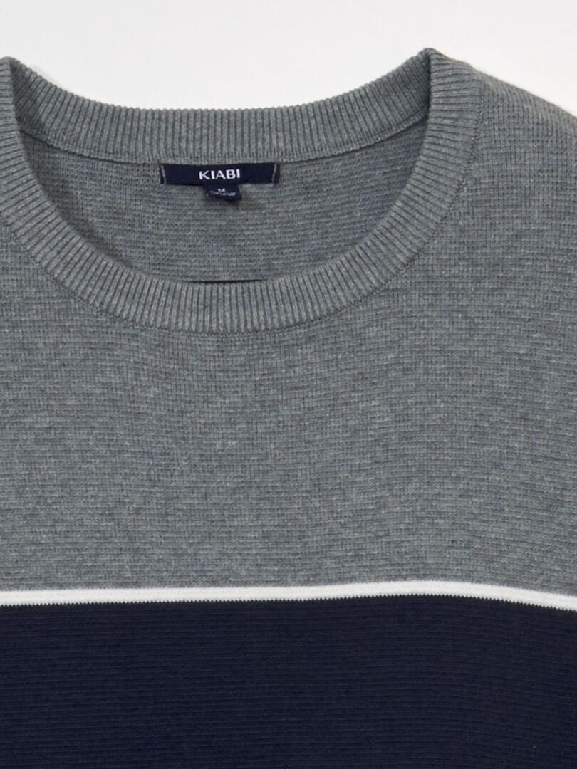 Sweter w paski - SZARY