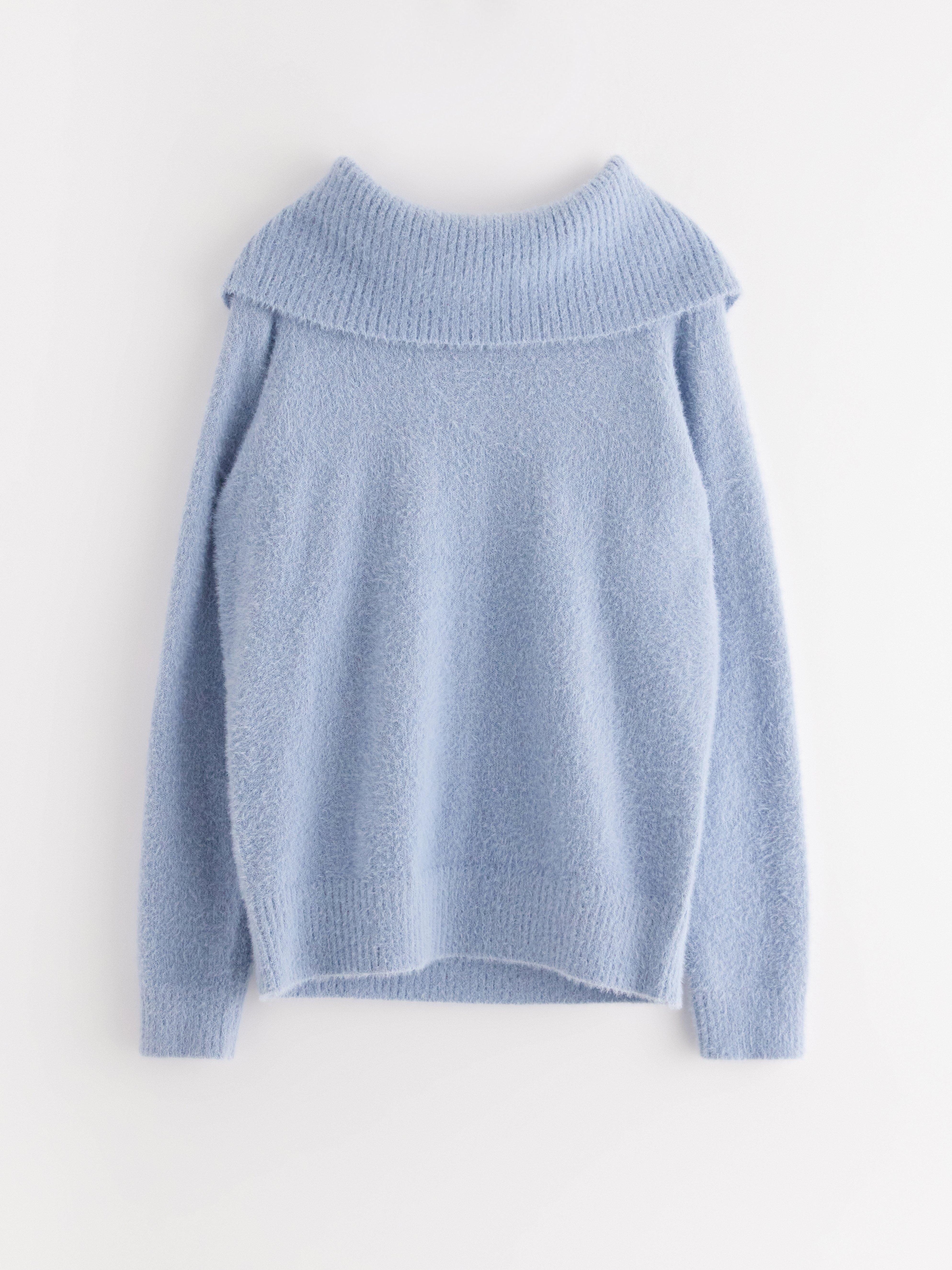 Polo de punto azul claro