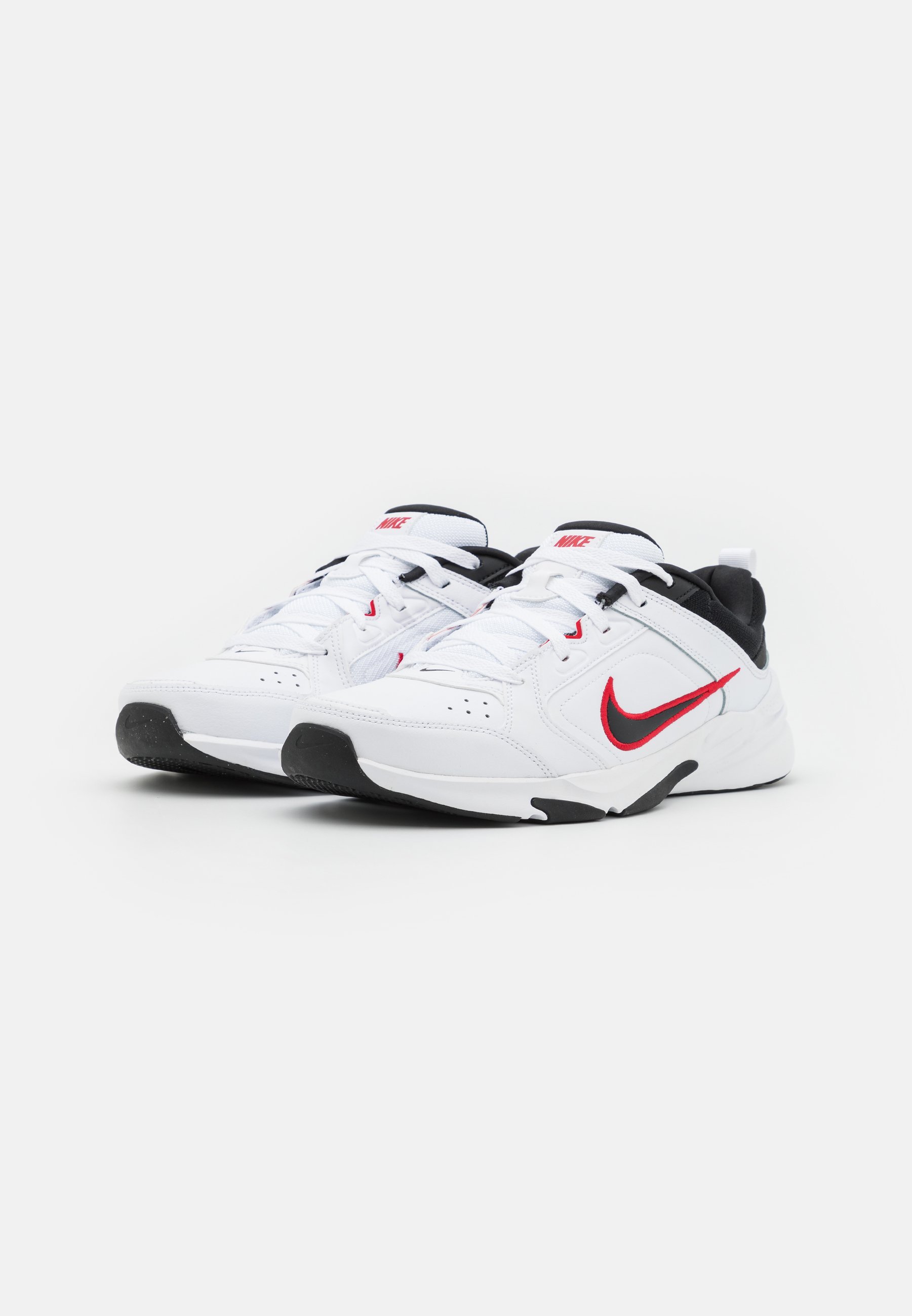 „Nike Performance DEFY ALL DAY“ treniruočių bateliai – balti/juodi/vidutinio rudumo/pilki