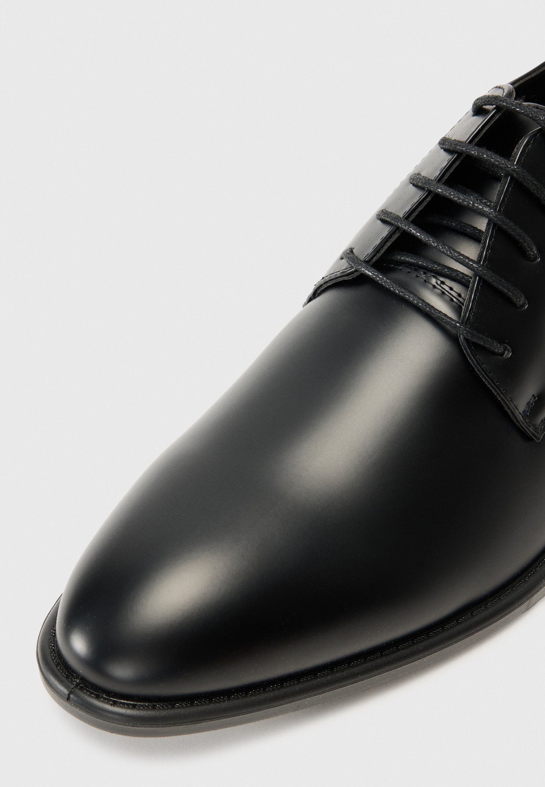 Pier One Smart paeltega kingad - mustad