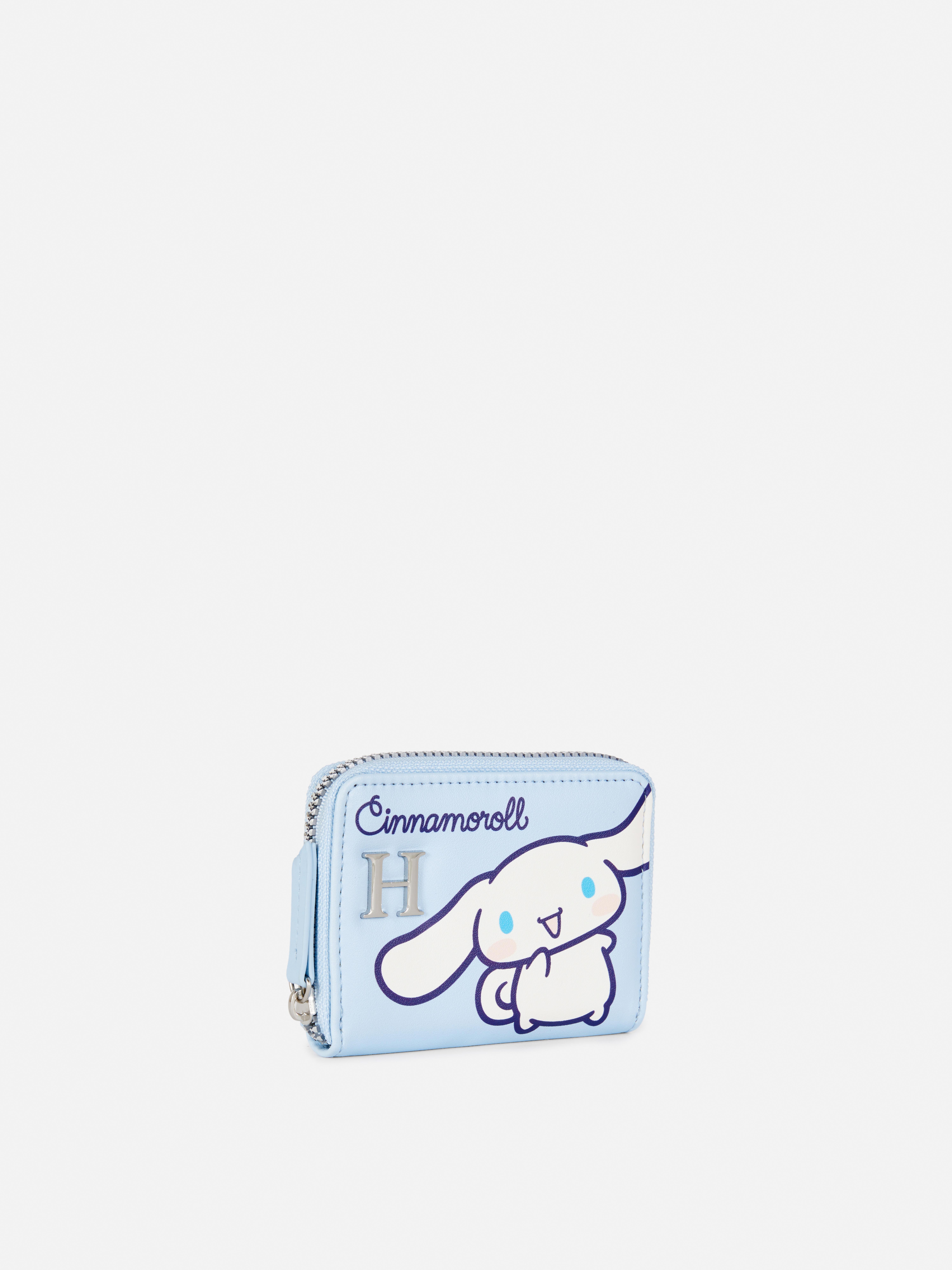 Pénztárca Hello Kitty kezdőbetűvel, Cinnamoroll mintával. Aranyos cipzáras pénztárca Cinnamoroll mintával.