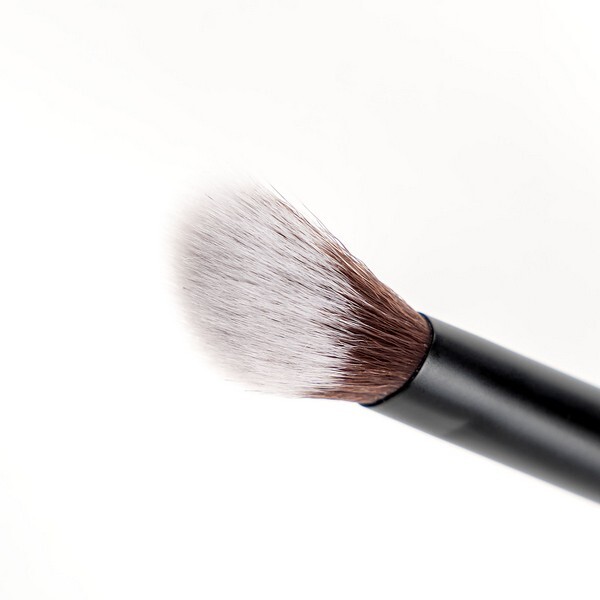 Brushworks Nr. 25 Aufhellender Concealer-Pinsel