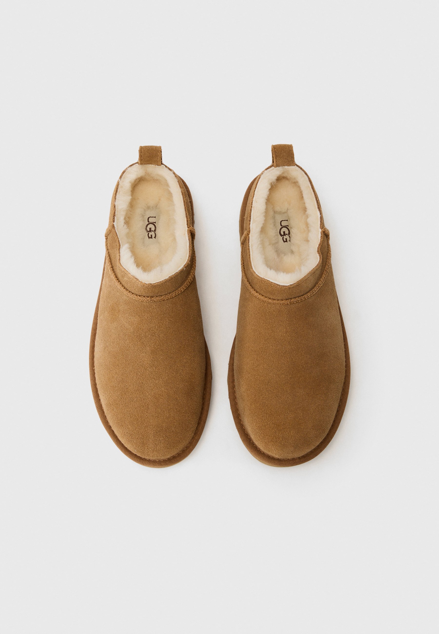 UGG CLASSIC MICRO UNISEX - Papuče - gaštanová