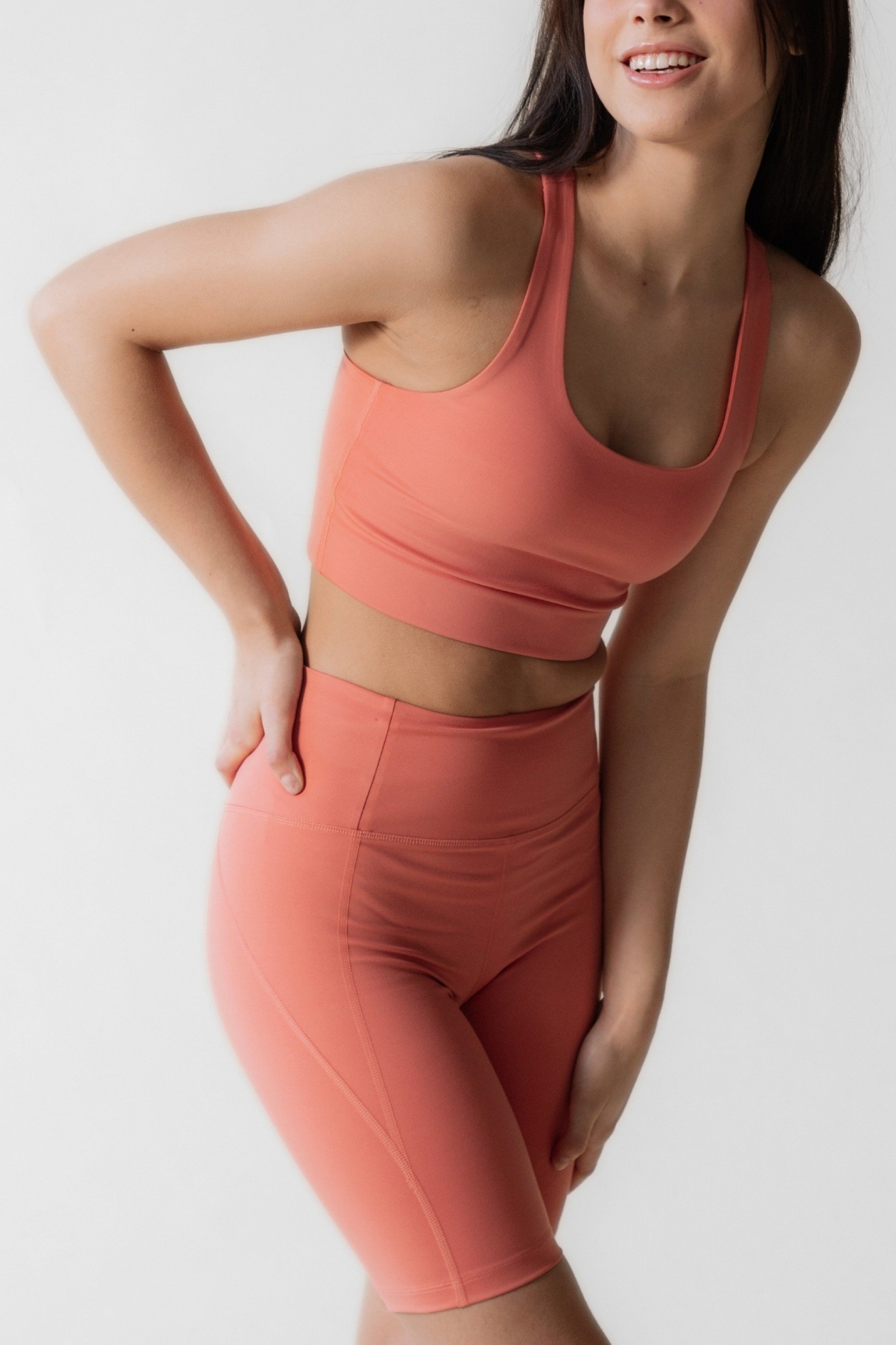 Biustonosz sportowy Girlfriend Collective o średnim wsparciu - pierwiosnek