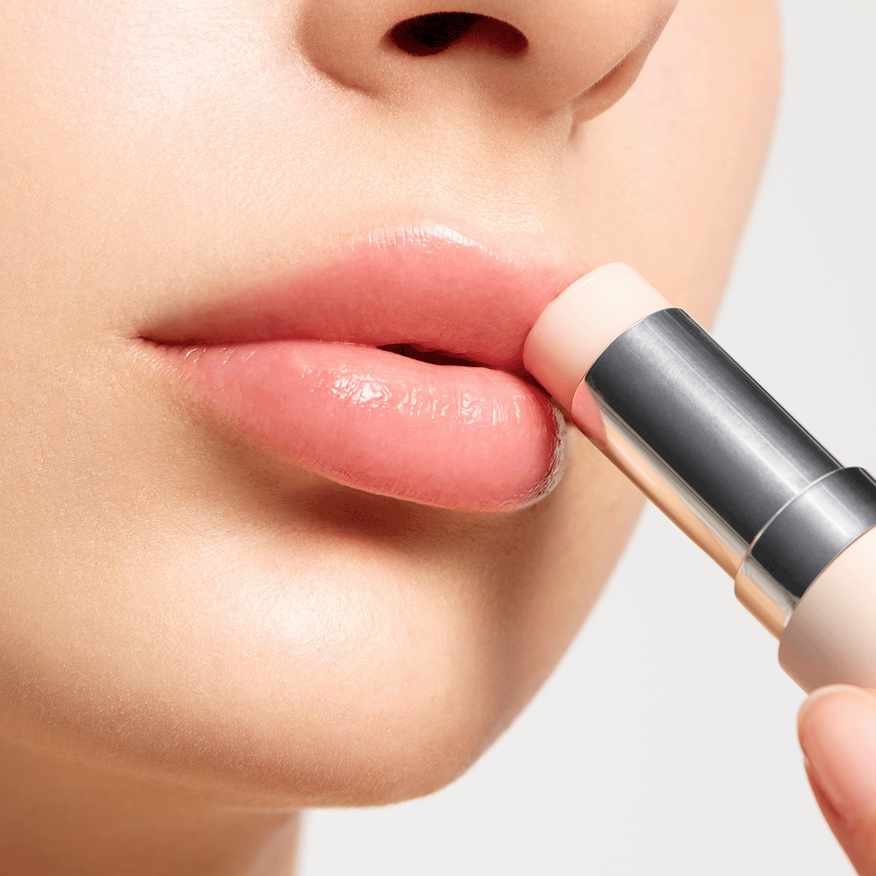 Балзам за усне у стилу Total Lip Treatment Усне: балзами и луксузна нега