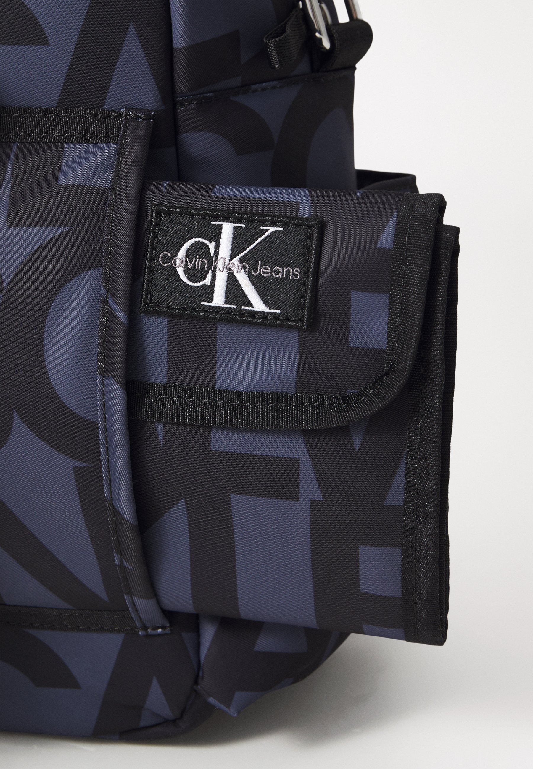 Calvin Klein Jeans Wickeltaschen-Set (Unisex) - Babywickeltasche - Grisaille-Logo