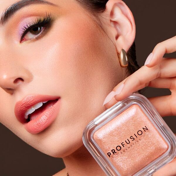 Holografický rozjasňovač Profusion Cosmetics