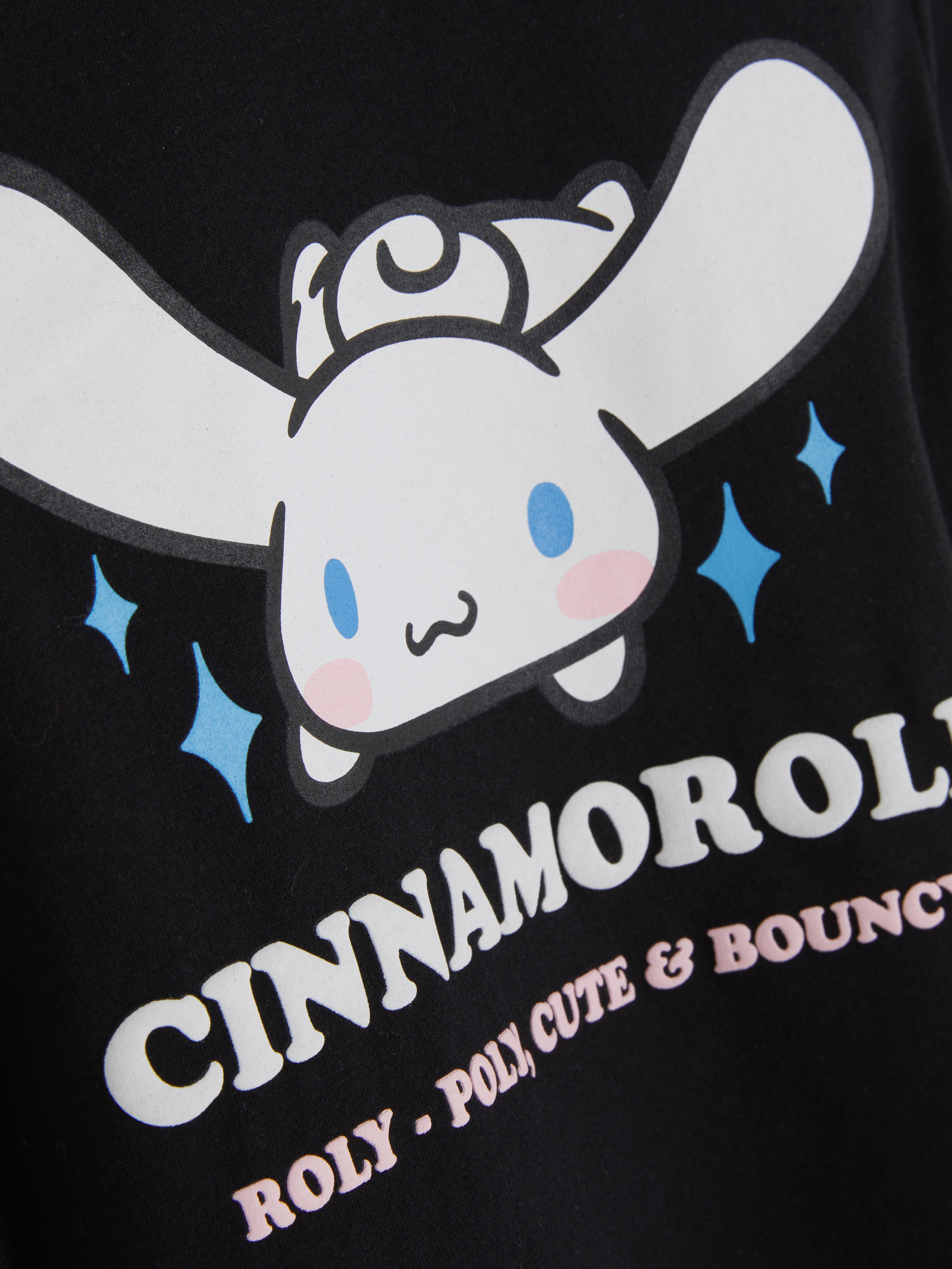 Hello Kitty Langarmshirt Ein Langarmshirt mit Hello Kitty Cinnamo Roll-Motiv
