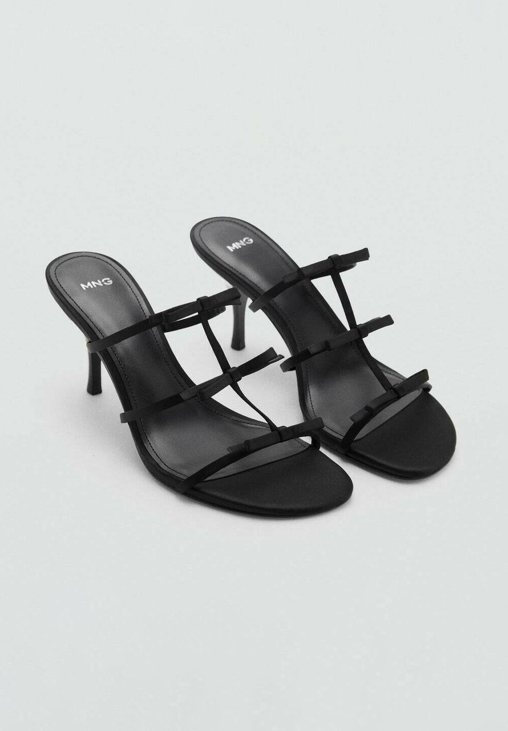 Klapki Mango na obcasie - czarne