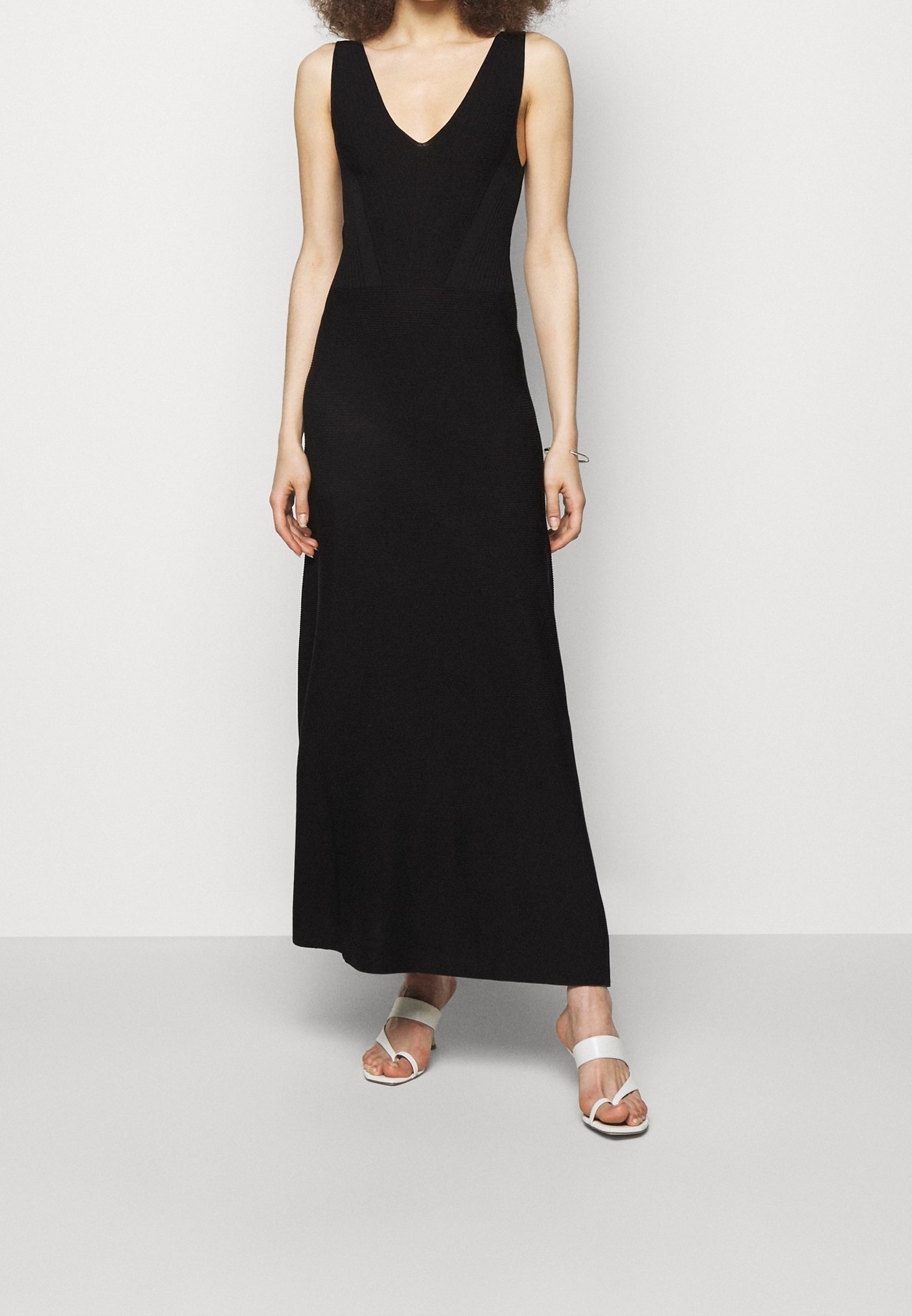 „Emporio Armani“ maksi suknelė – juoda