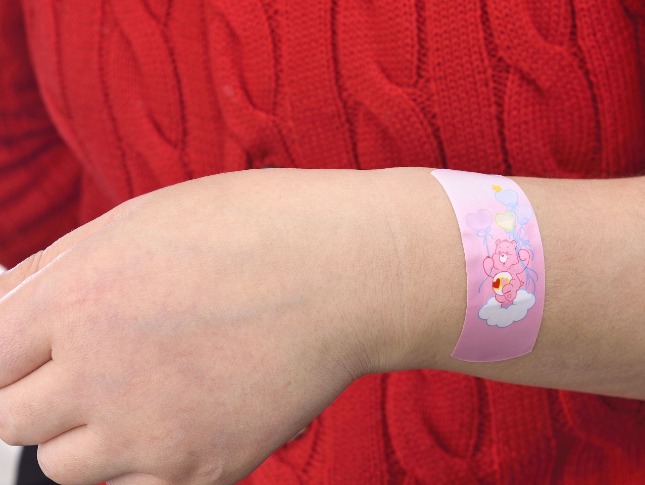 Kovová krabička s obväzmi od Care Bears Domov
