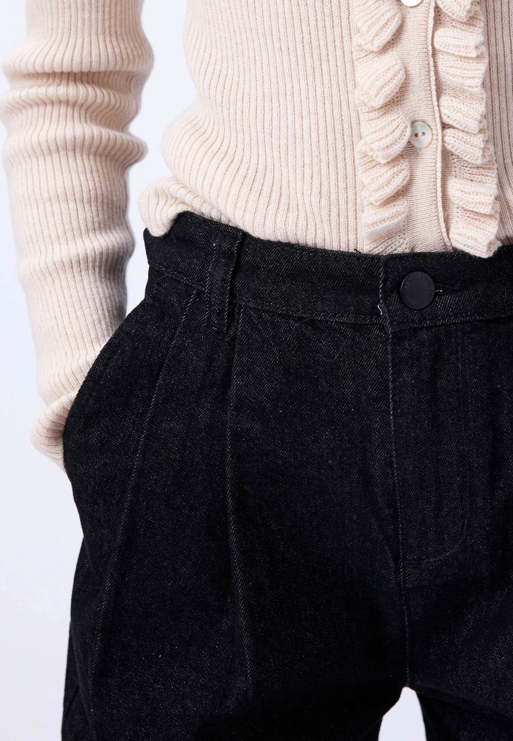Molo AEISHA PLEATS - Jeans a gamba dritta - nero slavato