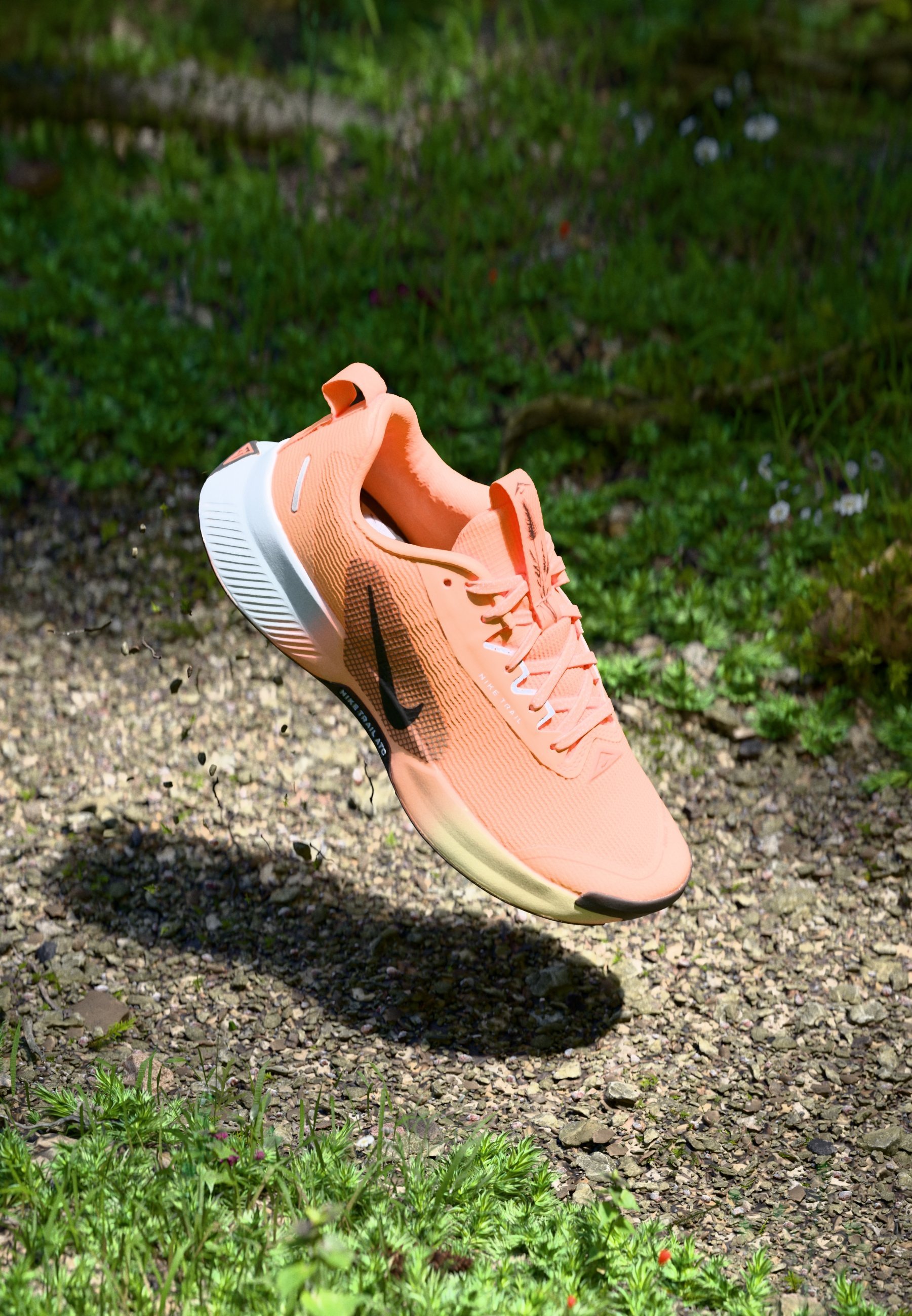 Chaussures de trail Nike Performance JUNIPER 3 - orange pulsé/noir/ghost/albâtre/orange vif