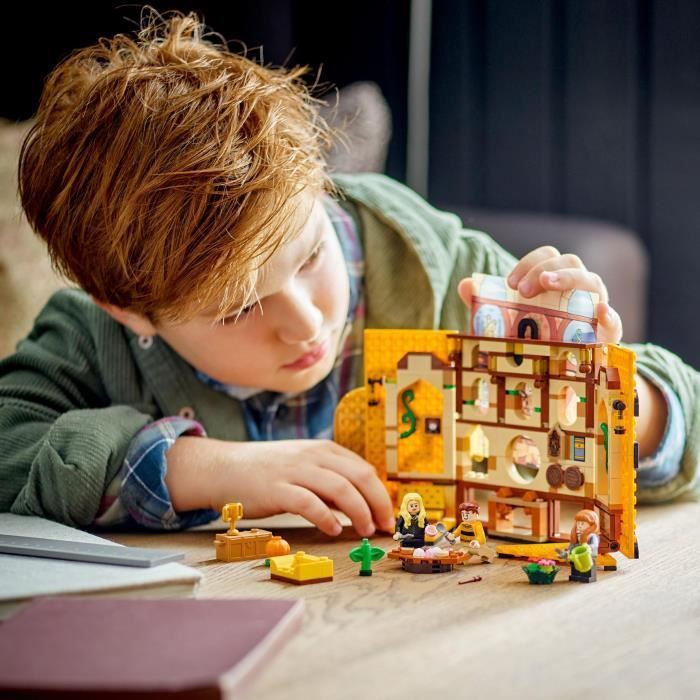 LEGO® Harry Potter 76412 Le Blason de la Maison Poufsouffle - Jouet avec Figurines et Déco Château Poudlard