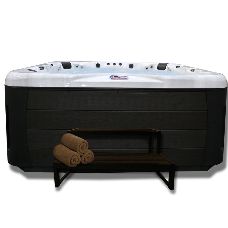 American Spas 7 - 56 hengelle - Jet-akryylinen neliönmuotoinen poreallas otsonaattorilla ja sisäänrakennetulla kaiuttimella