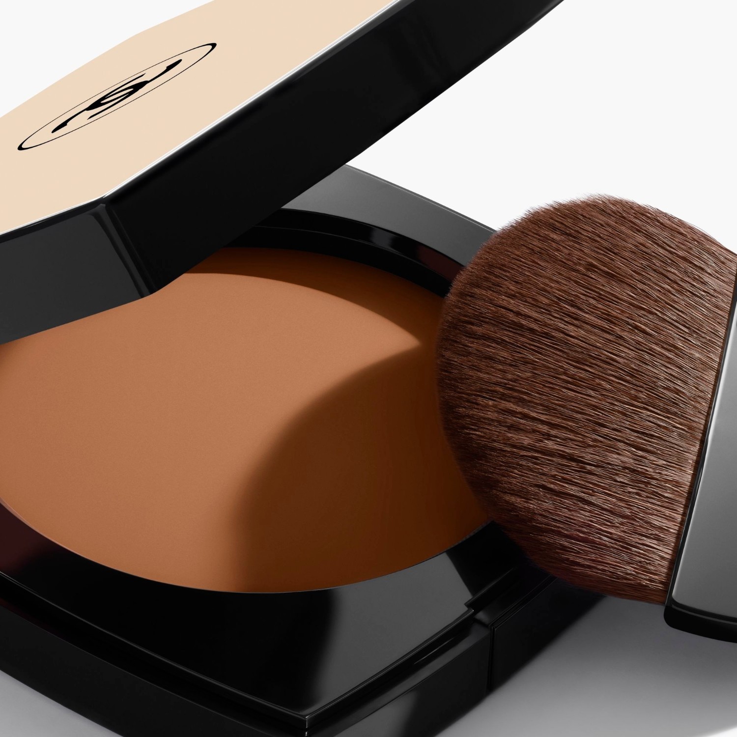 CHANEL-Les Beiges natūrali sveiko švytėjimo suteikianti pudra - 12 g
