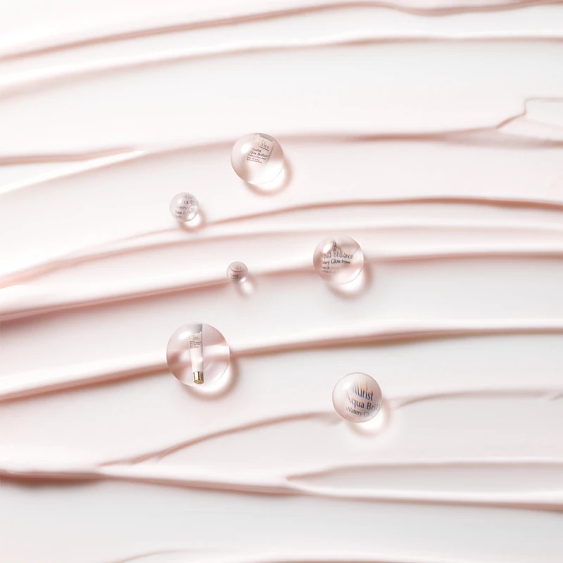 Estée Lauder Futurist Aqua Brilliance™ izgaismojoša mitrinoša bāze