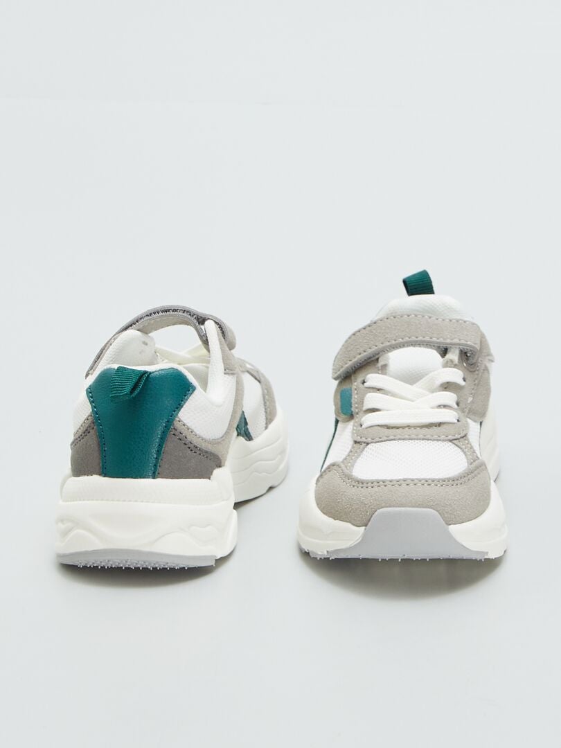 Tênis com velcro - CINZA