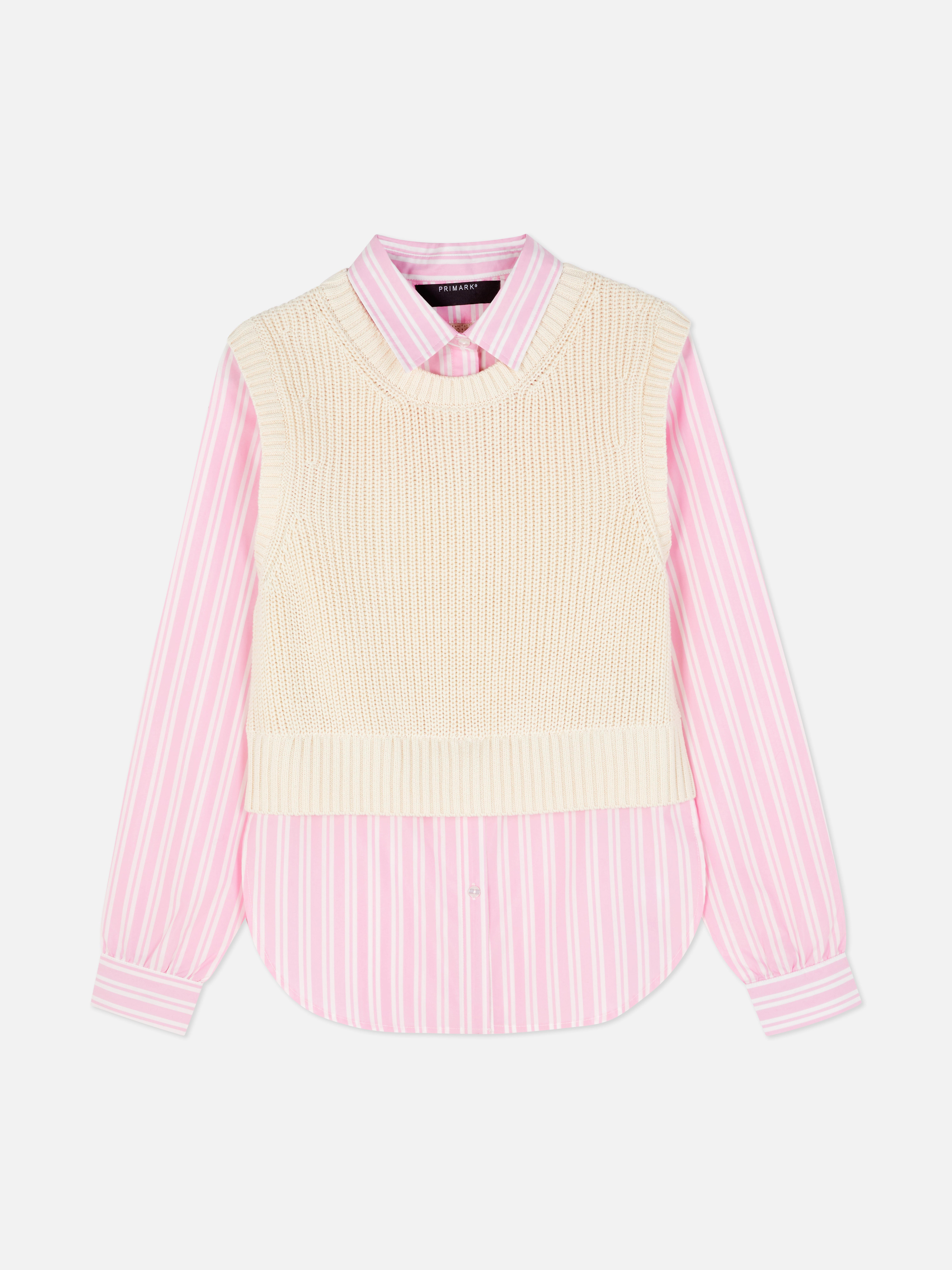Cămașă și tricou 2 în 1. O cămașă cu dungi și un maiou cu nervuri într-o combinație elegantă.