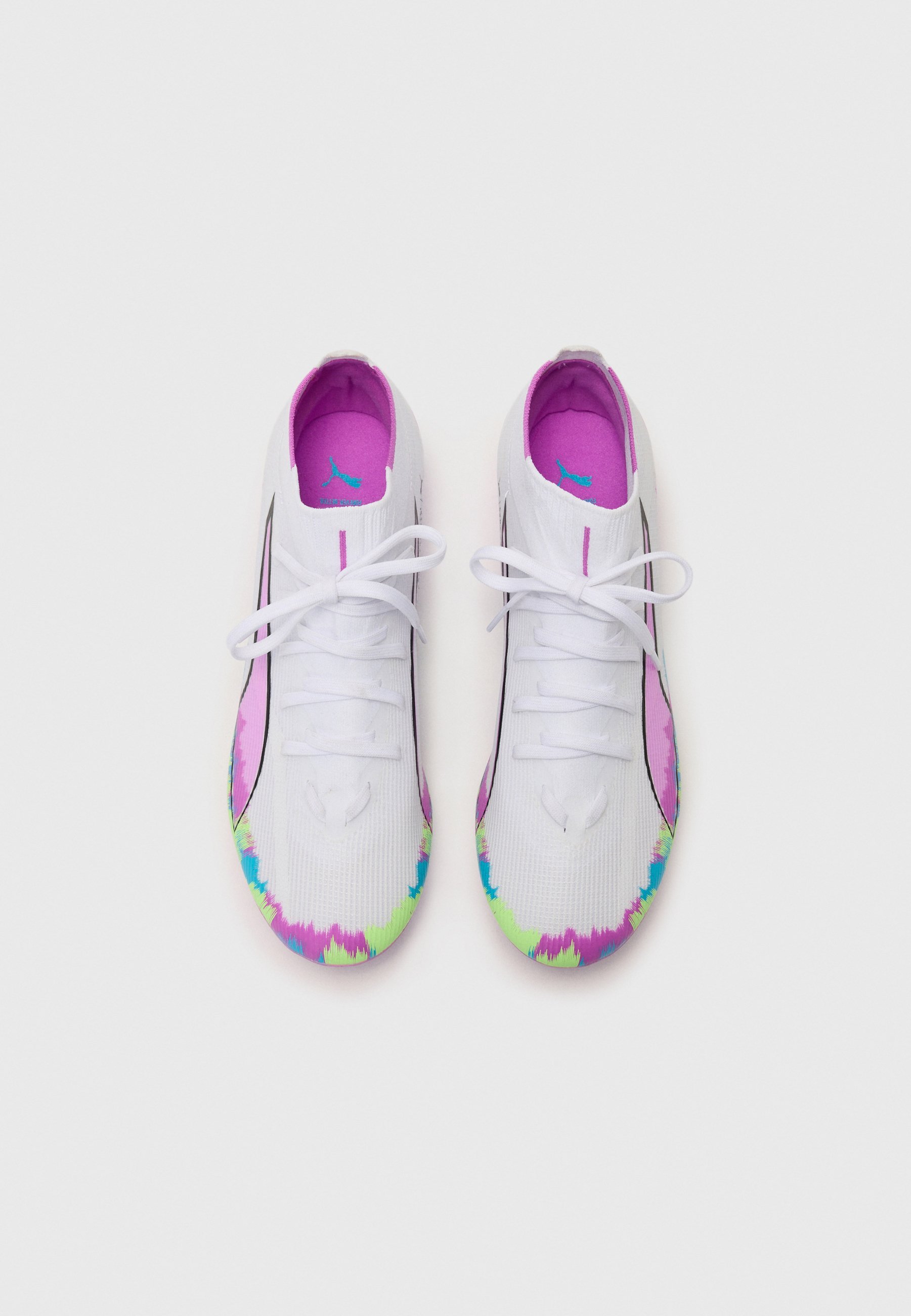 Puma ULTRA 6 MATCH FG/AG - Kindla maa jalgpallijalatsid - valge/kihisev õunahall/ere akvaarium/puhas magenta