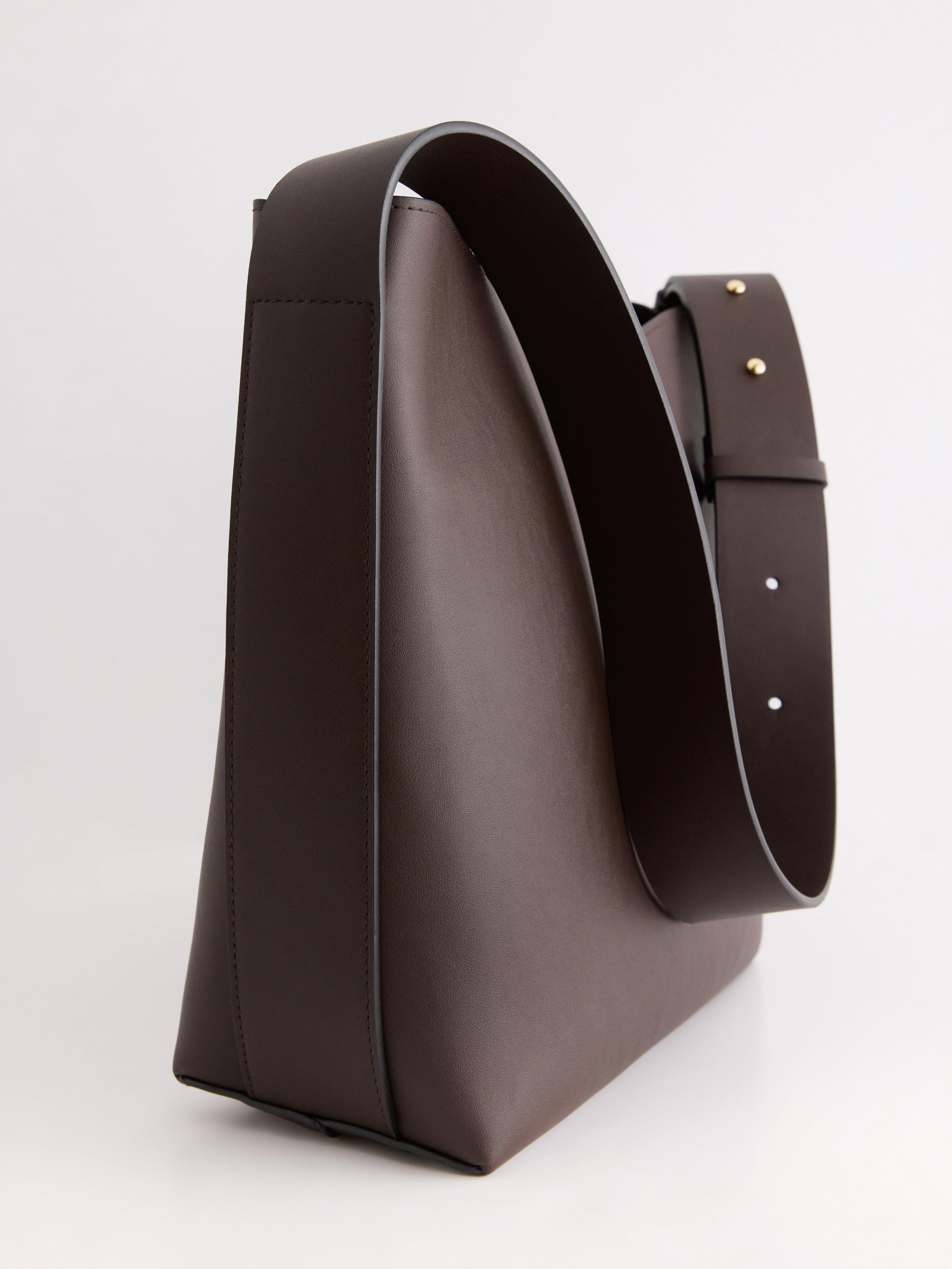 Bolsa de ombro grande marrom escuro