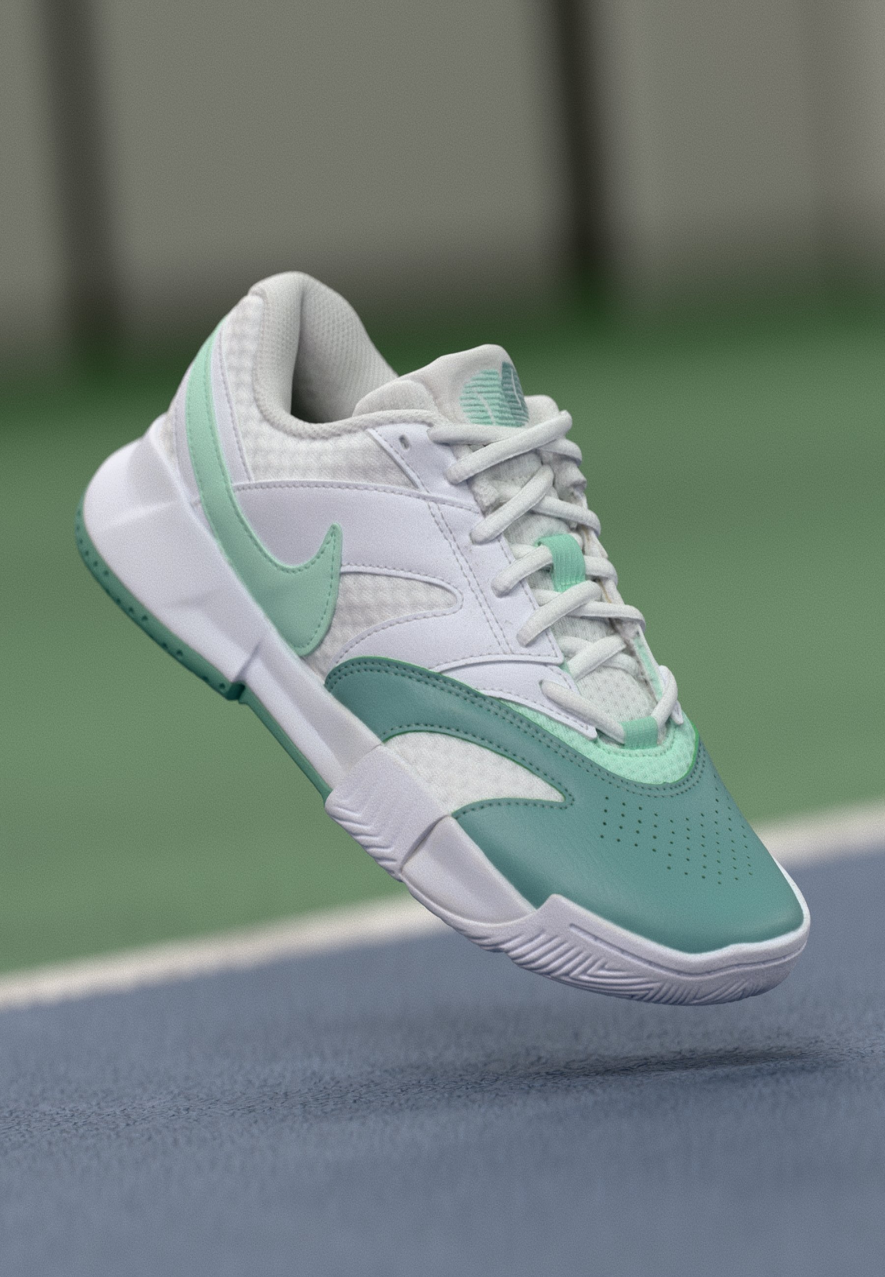 Nike Performance COURT LITE 4 - Multicourt tennisschoenen - wit/mint foam/cannon