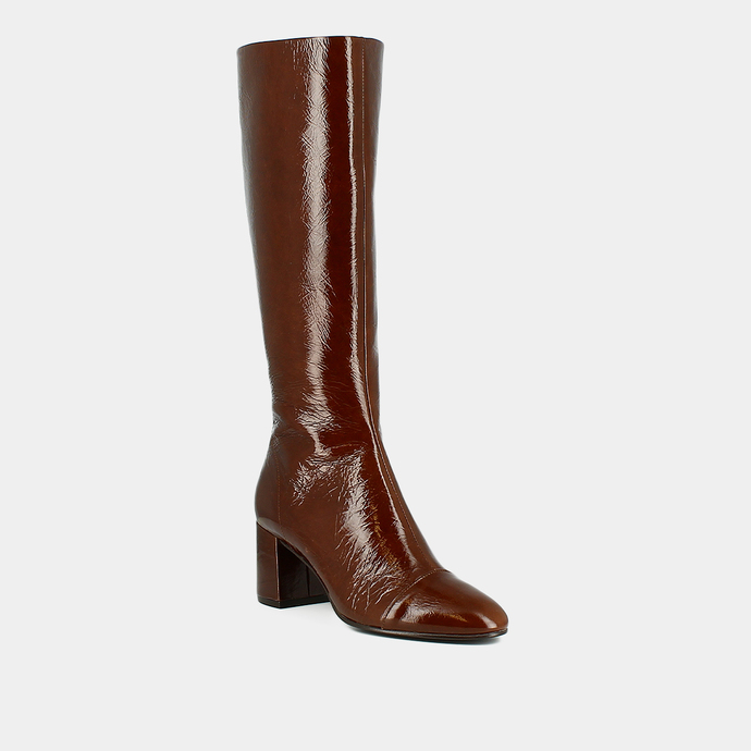 Bottes à talons et bouts pointus  en cuir brillant marron