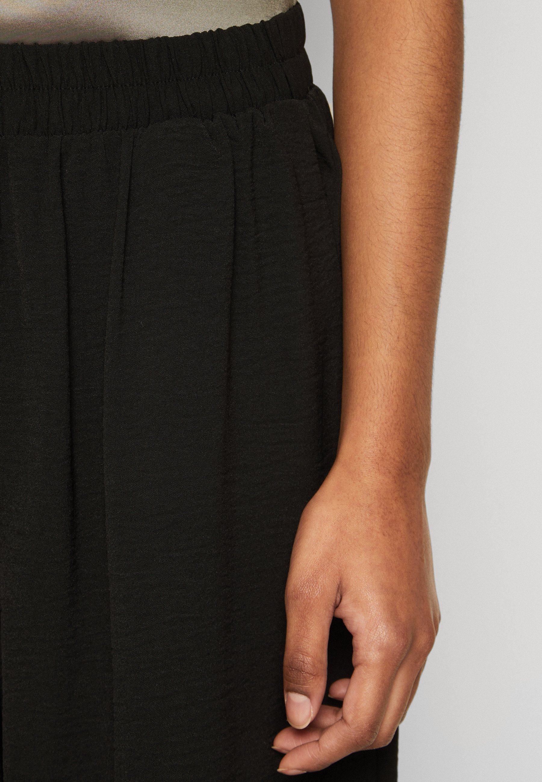 Vero Moda Petite VMALVA WIDE - Pantaloni - neri