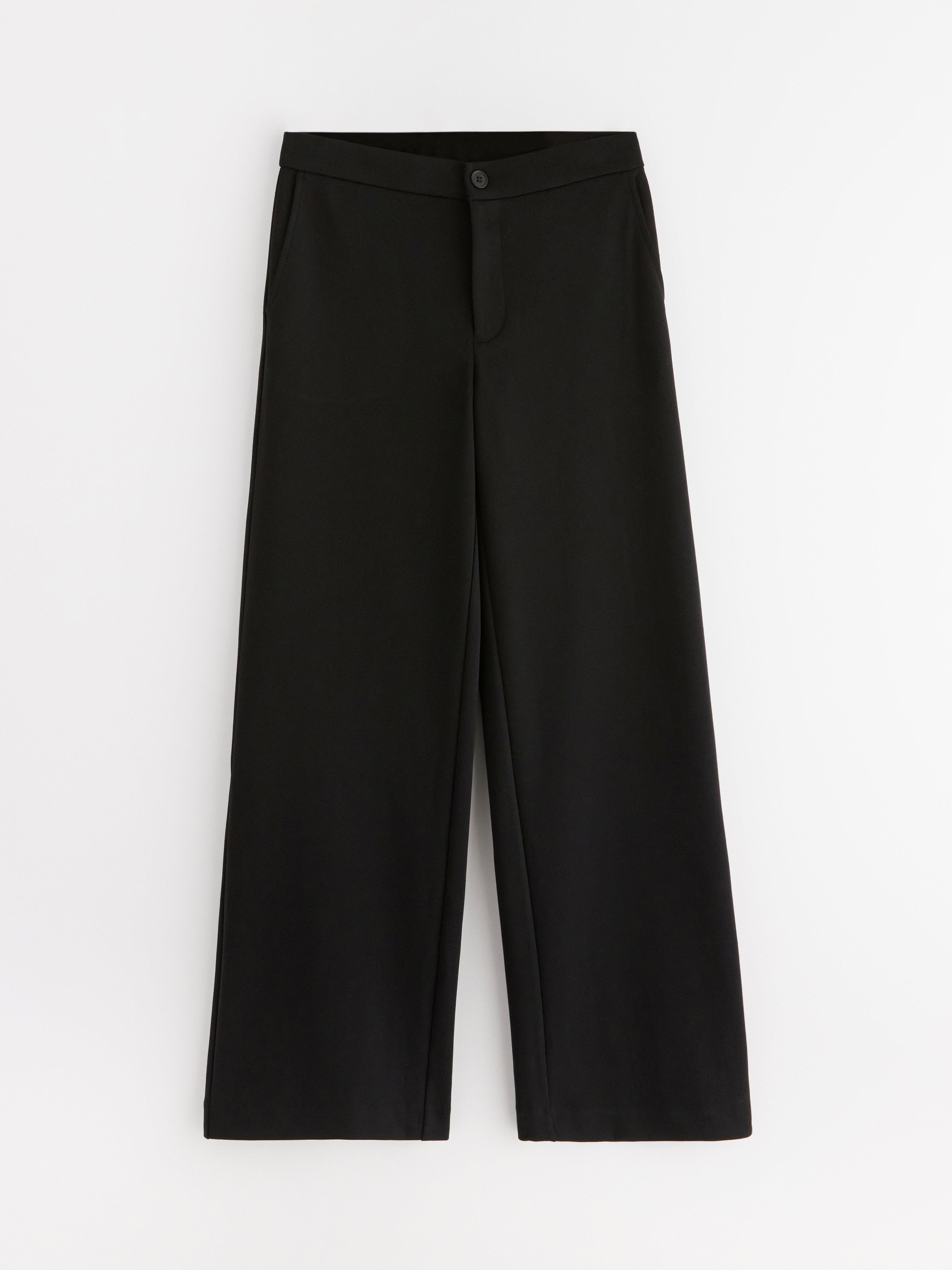 Pantalones anchos de punto con perneras extralargas, color negro.