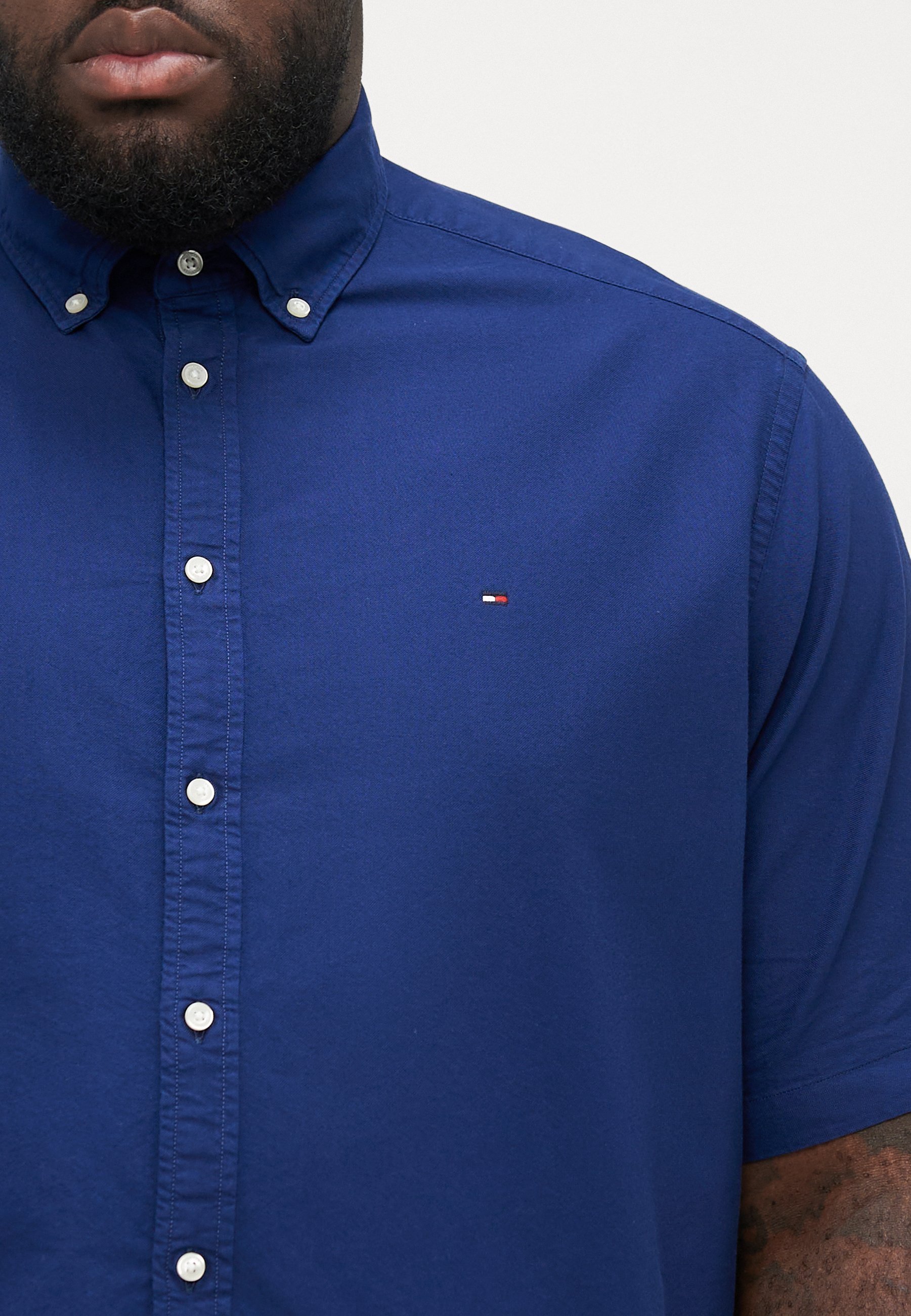 Chemise Tommy Hilfiger - style preppy bleu marine