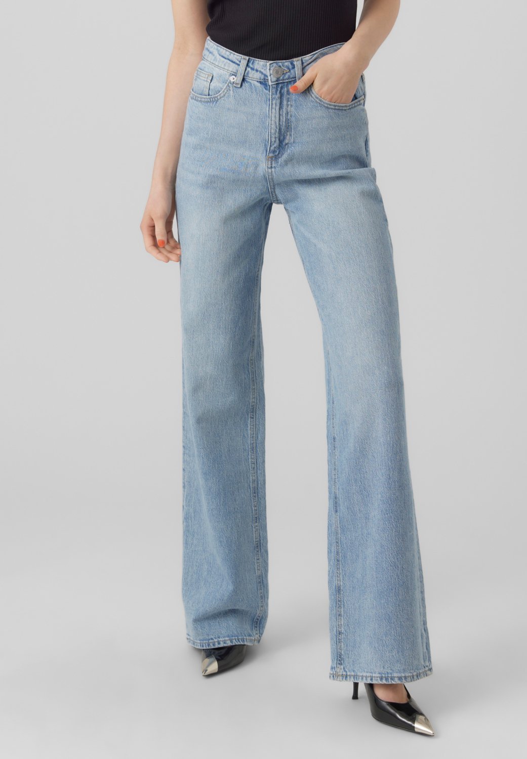 Vero Moda Tall STRAIGHT JEANS - Jeans a gamba dritta - denim azzurro