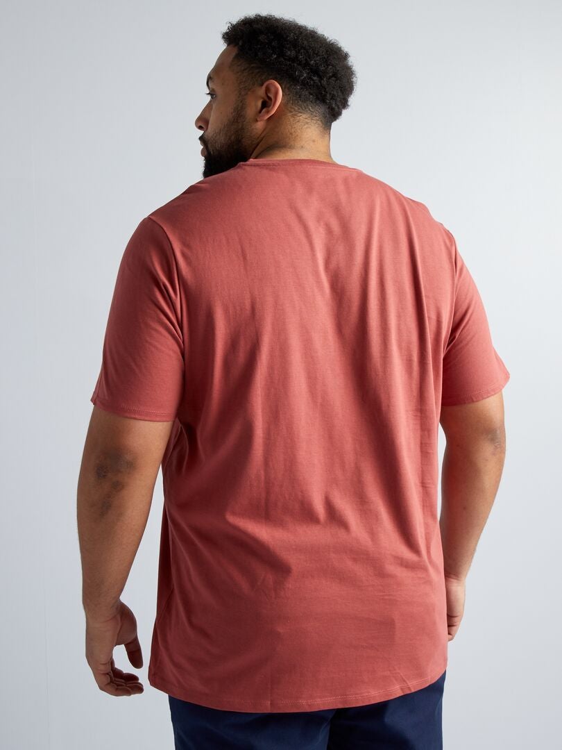 Camiseta de malha com estampa frontal - MARROM