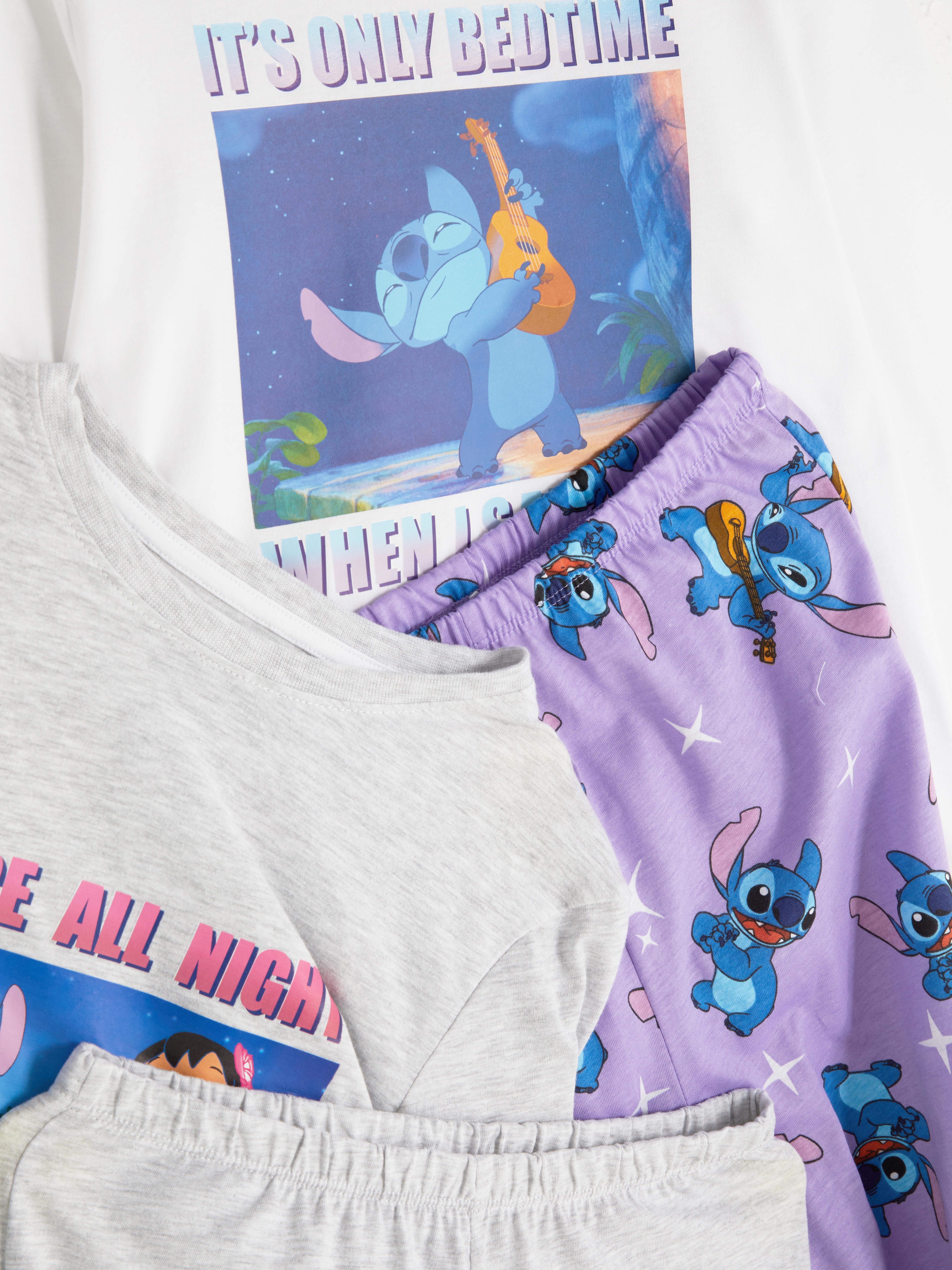 Pijamale cu mânecă lungă Disney Stitch, set de 2 Două pijamale Disney Stitch cu guler rotund, mâneci lungi și pantaloni asortați