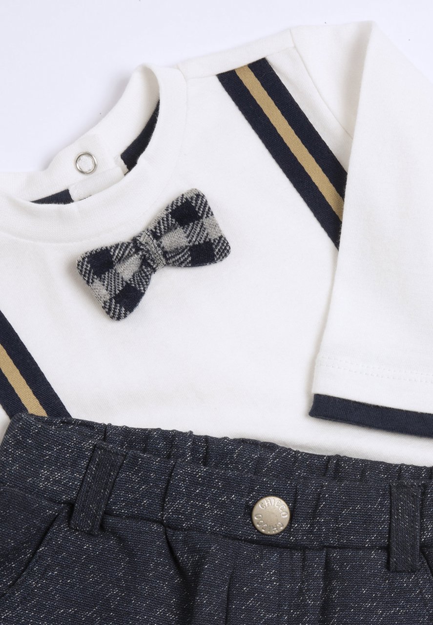 Overhemd, vlinderdas en broekset