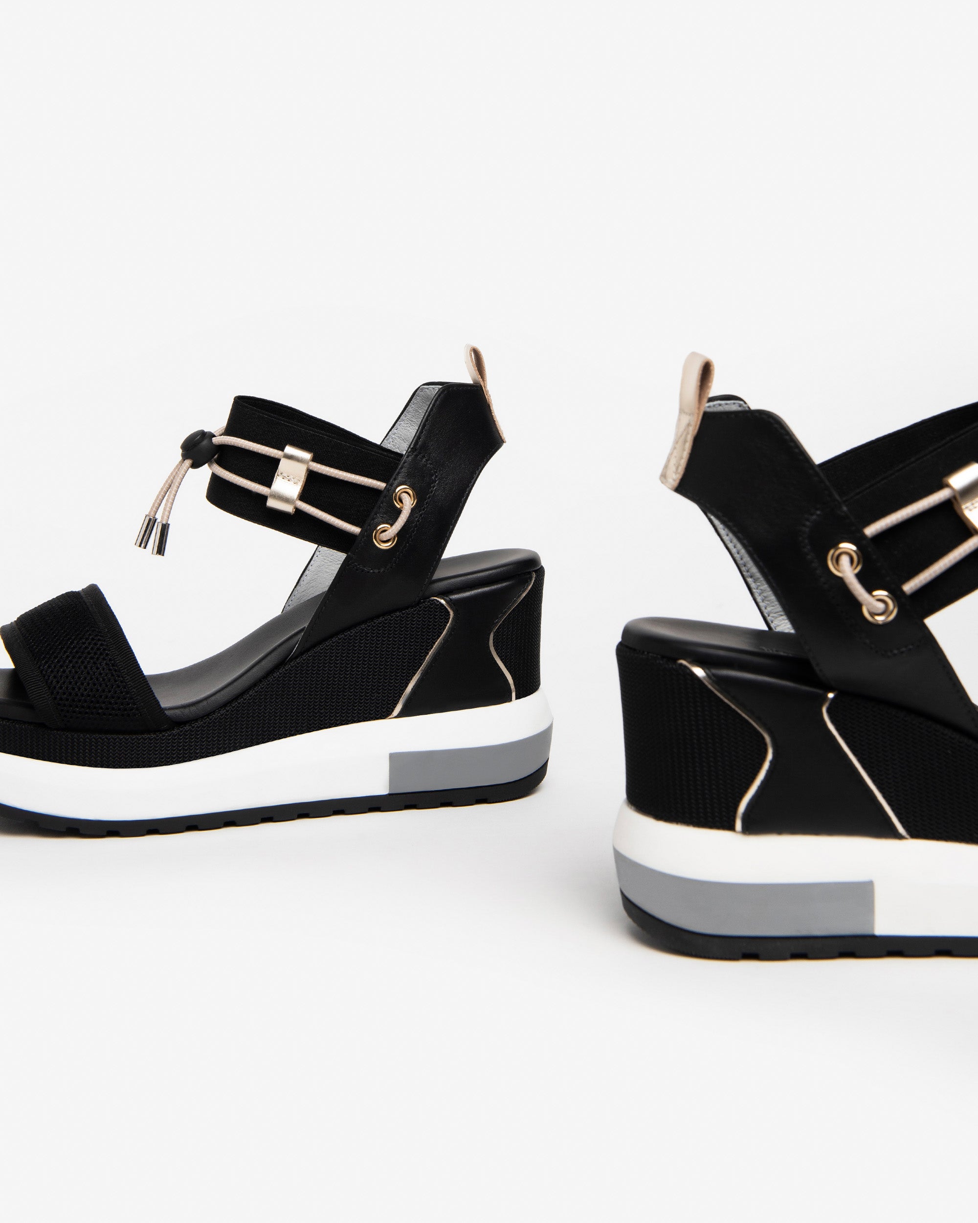  Damen-Sandalen aus Leder und Canvas