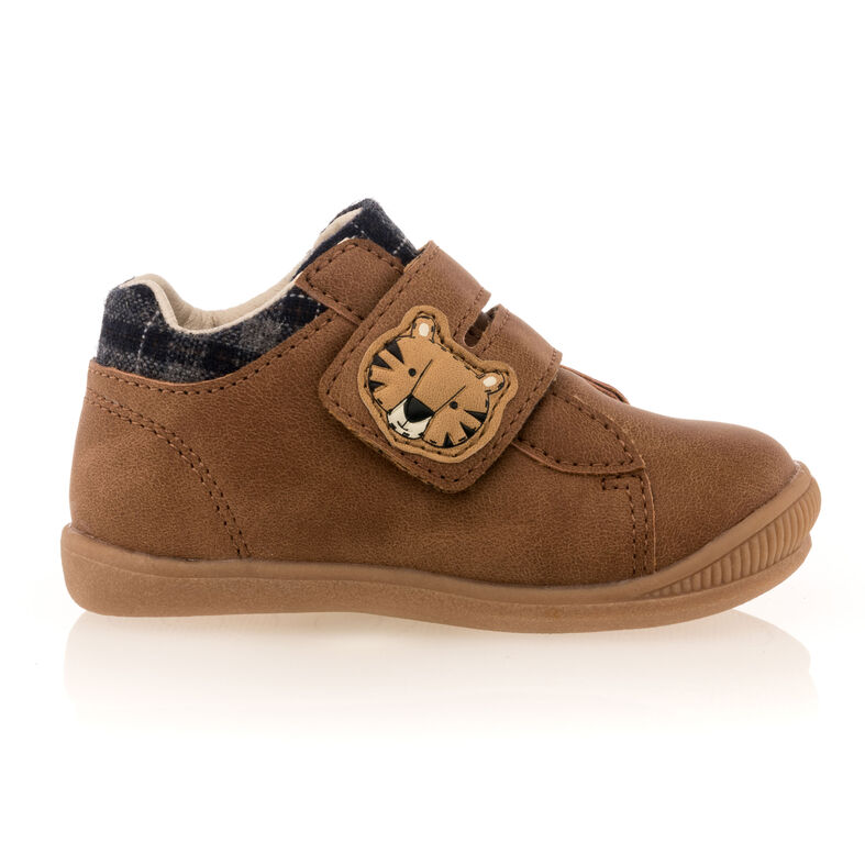 Brune basketballer / joggesko babygutt